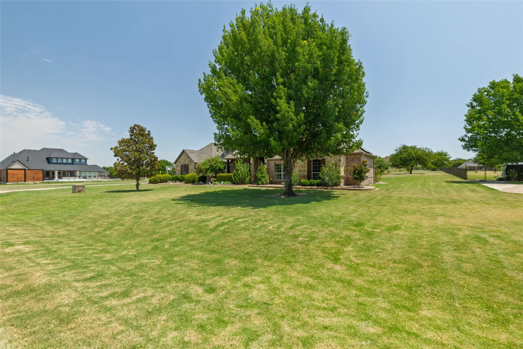 Single Family Residence For Sale in Tarrant County , 11082 Sarah Lane, Fort Worth, Texas 76179, 4 Bedroom, 3 Bathroom, 3 Garage spaces, 2,398 Sqft, built in 2006, mls#21347459, Real Estate Agent in Fort Worth, Homes For Sale in Tarrant county, Homes For Sale in Fort Worth, Realtor in Fort Worth Texas, Real Estate Brokerage Independent Realty Texas, Luminita Cordes Realtor