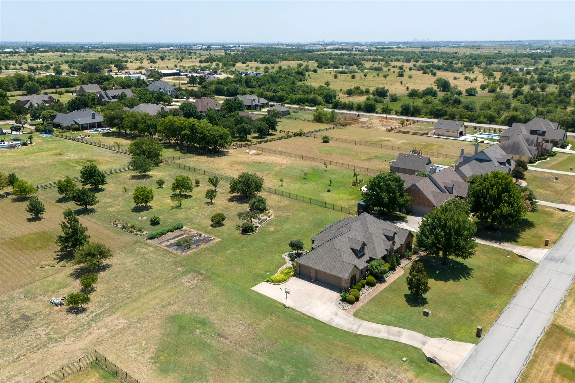 Single Family Residence For Sale in Tarrant County , 11082 Sarah Lane, Fort Worth, Texas 76179, 4 Bedroom, 3 Bathroom, 3 Garage spaces, 2,398 Sqft, built in 2006, mls#21347459, Real Estate Agent in Fort Worth, Homes For Sale in Tarrant county, Homes For Sale in Fort Worth, Realtor in Fort Worth Texas, Real Estate Brokerage Independent Realty Texas, Luminita Cordes Realtor