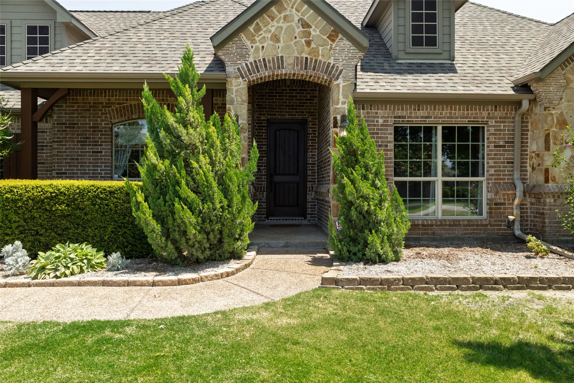Single Family Residence For Sale in Tarrant County , 11082 Sarah Lane, Fort Worth, Texas 76179, 4 Bedroom, 3 Bathroom, 3 Garage spaces, 2,398 Sqft, built in 2006, mls#21347459, Real Estate Agent in Fort Worth, Homes For Sale in Tarrant county, Homes For Sale in Fort Worth, Realtor in Fort Worth Texas, Real Estate Brokerage Independent Realty Texas, Luminita Cordes Realtor