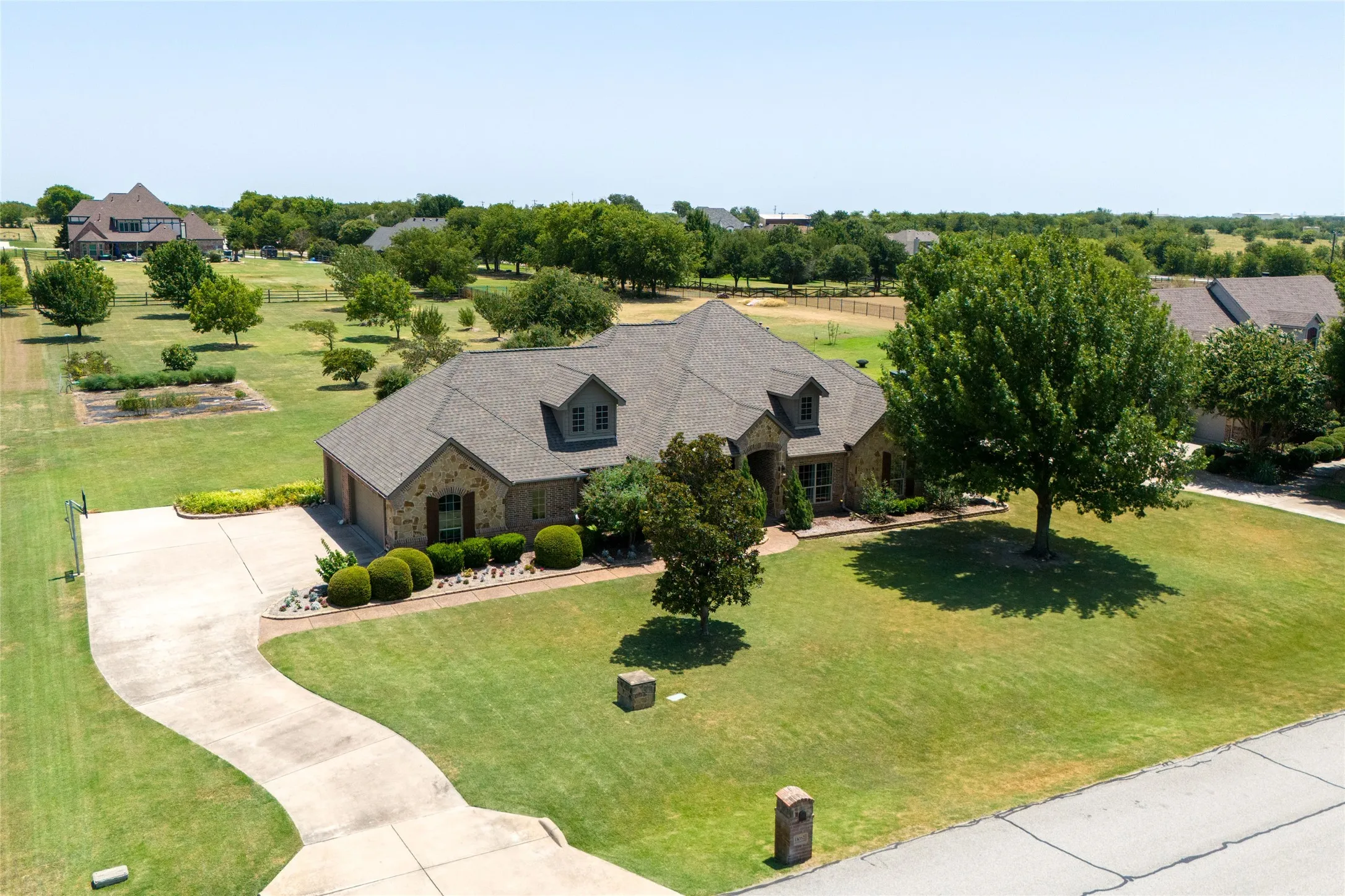 Single Family Residence For Sale in Tarrant County , 11082 Sarah Lane, Fort Worth, Texas 76179, 4 Bedroom, 3 Bathroom, 3 Garage spaces, 2,398 Sqft, built in 2006, mls#21347459, Real Estate Agent in Fort Worth, Homes For Sale in Tarrant county, Homes For Sale in Fort Worth, Realtor in Fort Worth Texas, Real Estate Brokerage Independent Realty Texas, Luminita Cordes Realtor