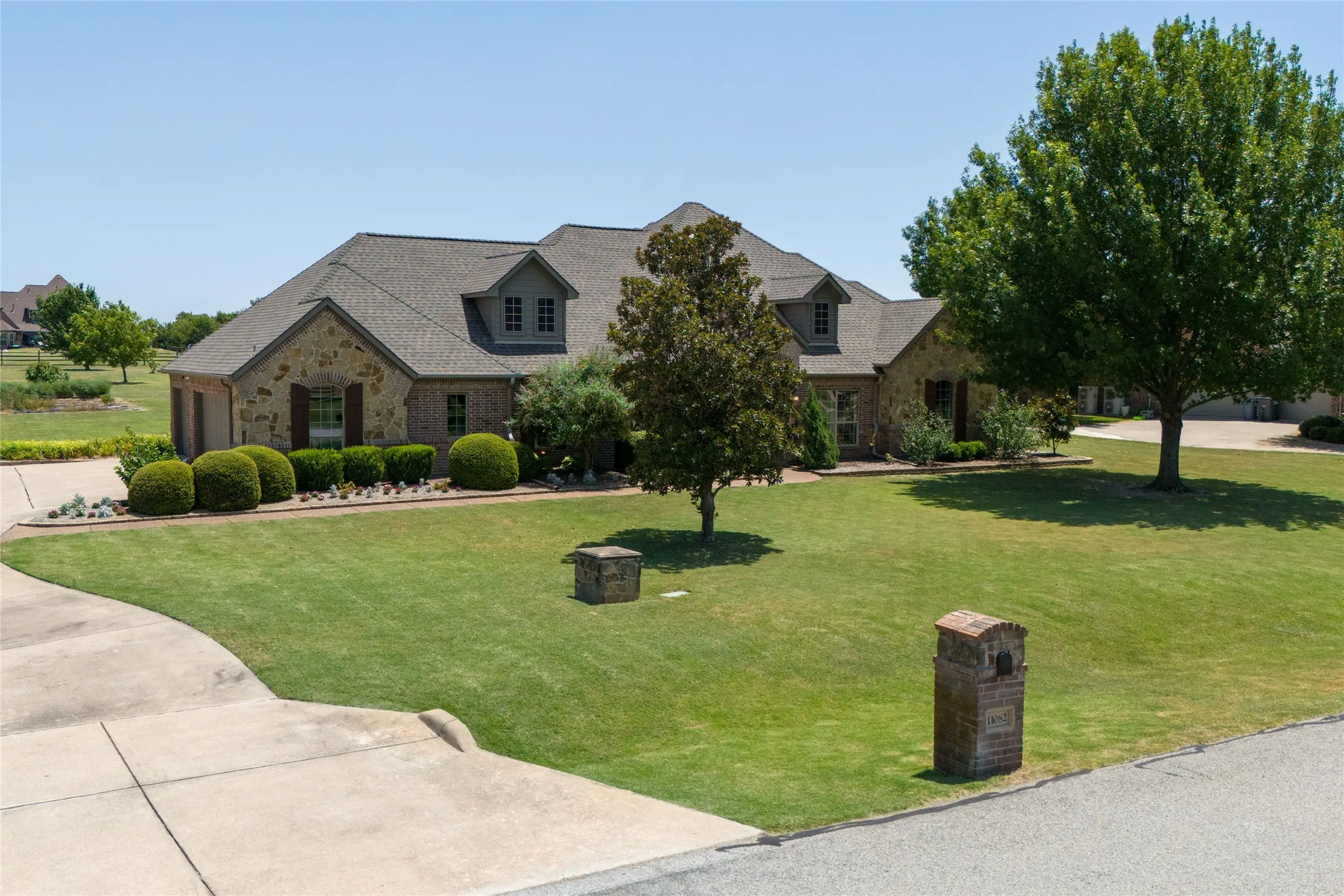 Single Family Residence For Sale in Tarrant County , 11082 Sarah Lane, Fort Worth, Texas 76179, 4 Bedroom, 3 Bathroom, 3 Garage spaces, 2,398 Sqft, built in 2006, mls#21347459, Real Estate Agent in Fort Worth, Homes For Sale in Tarrant county, Homes For Sale in Fort Worth, Realtor in Fort Worth Texas, Real Estate Brokerage Independent Realty Texas, Luminita Cordes Realtor