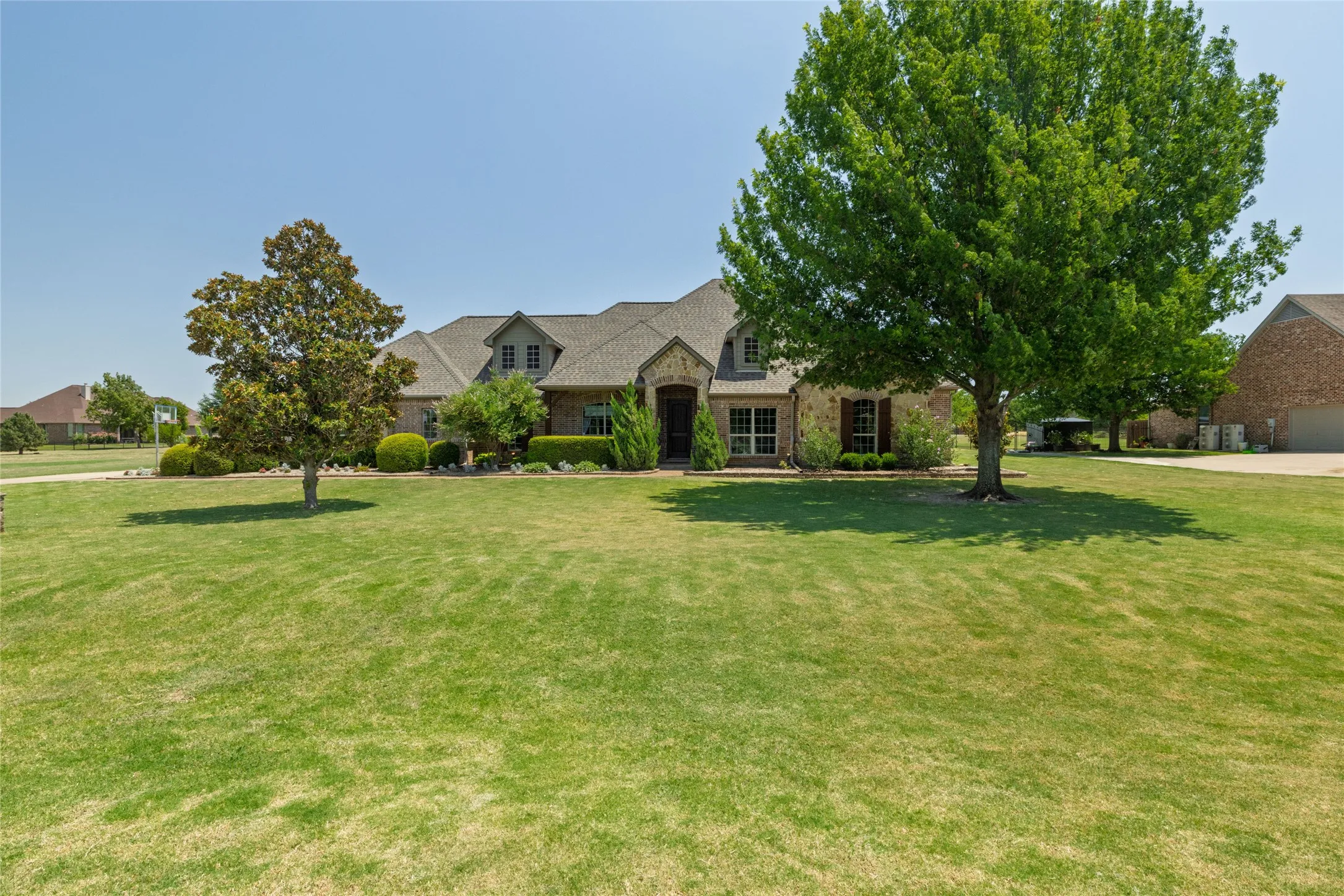 Single Family Residence For Sale in Tarrant County , 11082 Sarah Lane, Fort Worth, Texas 76179, 4 Bedroom, 3 Bathroom, 3 Garage spaces, 2,398 Sqft, built in 2006, mls#21347459, Real Estate Agent in Fort Worth, Homes For Sale in Tarrant county, Homes For Sale in Fort Worth, Realtor in Fort Worth Texas, Real Estate Brokerage Independent Realty Texas, Luminita Cordes Realtor