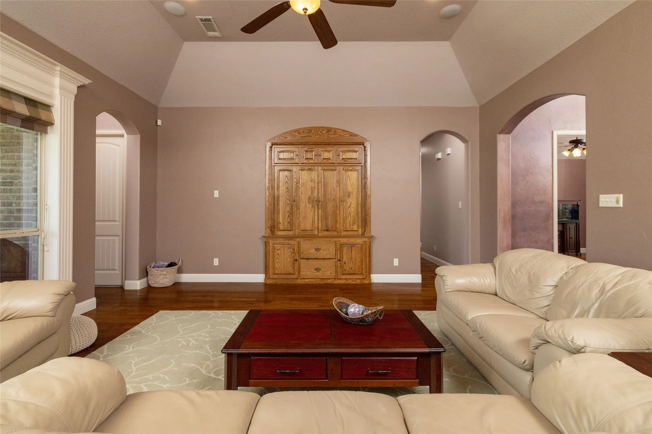 Single Family Residence For Sale in Tarrant County , 11082 Sarah Lane, Fort Worth, Texas 76179, 4 Bedroom, 3 Bathroom, 3 Garage spaces, 2,398 Sqft, built in 2006, mls#21347459, Real Estate Agent in Fort Worth, Homes For Sale in Tarrant county, Homes For Sale in Fort Worth, Realtor in Fort Worth Texas, Real Estate Brokerage Independent Realty Texas, Luminita Cordes Realtor