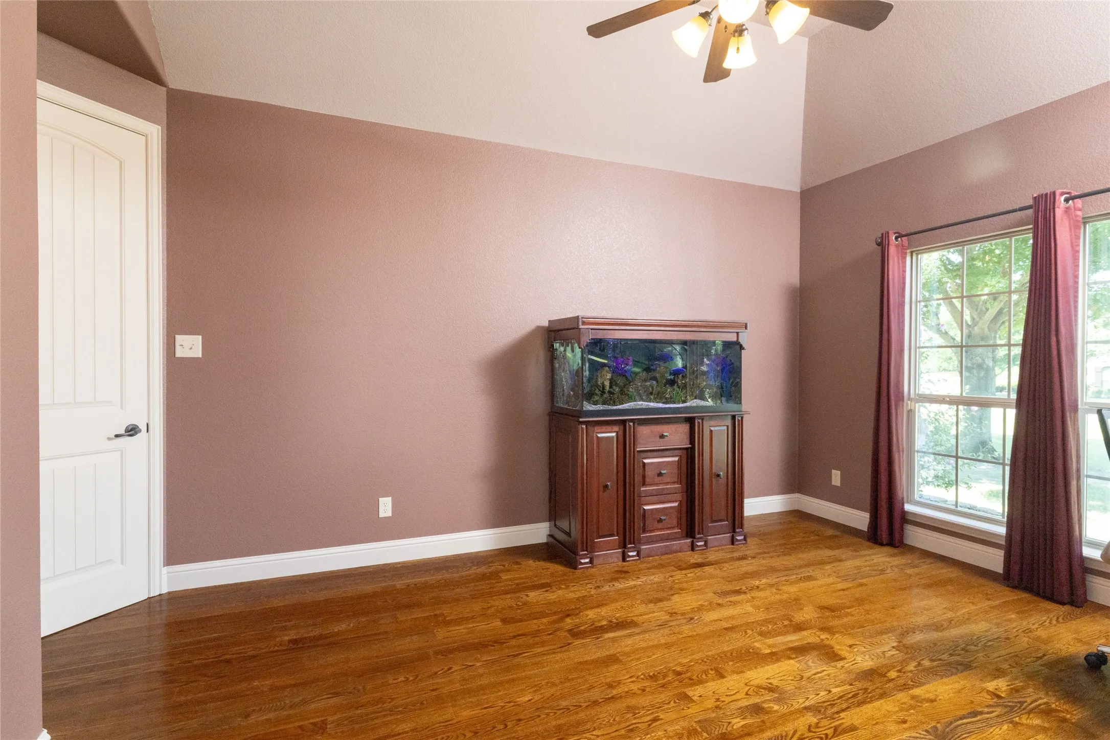 Single Family Residence For Sale in Tarrant County , 11082 Sarah Lane, Fort Worth, Texas 76179, 4 Bedroom, 3 Bathroom, 3 Garage spaces, 2,398 Sqft, built in 2006, mls#21347459, Real Estate Agent in Fort Worth, Homes For Sale in Tarrant county, Homes For Sale in Fort Worth, Realtor in Fort Worth Texas, Real Estate Brokerage Independent Realty Texas, Luminita Cordes Realtor