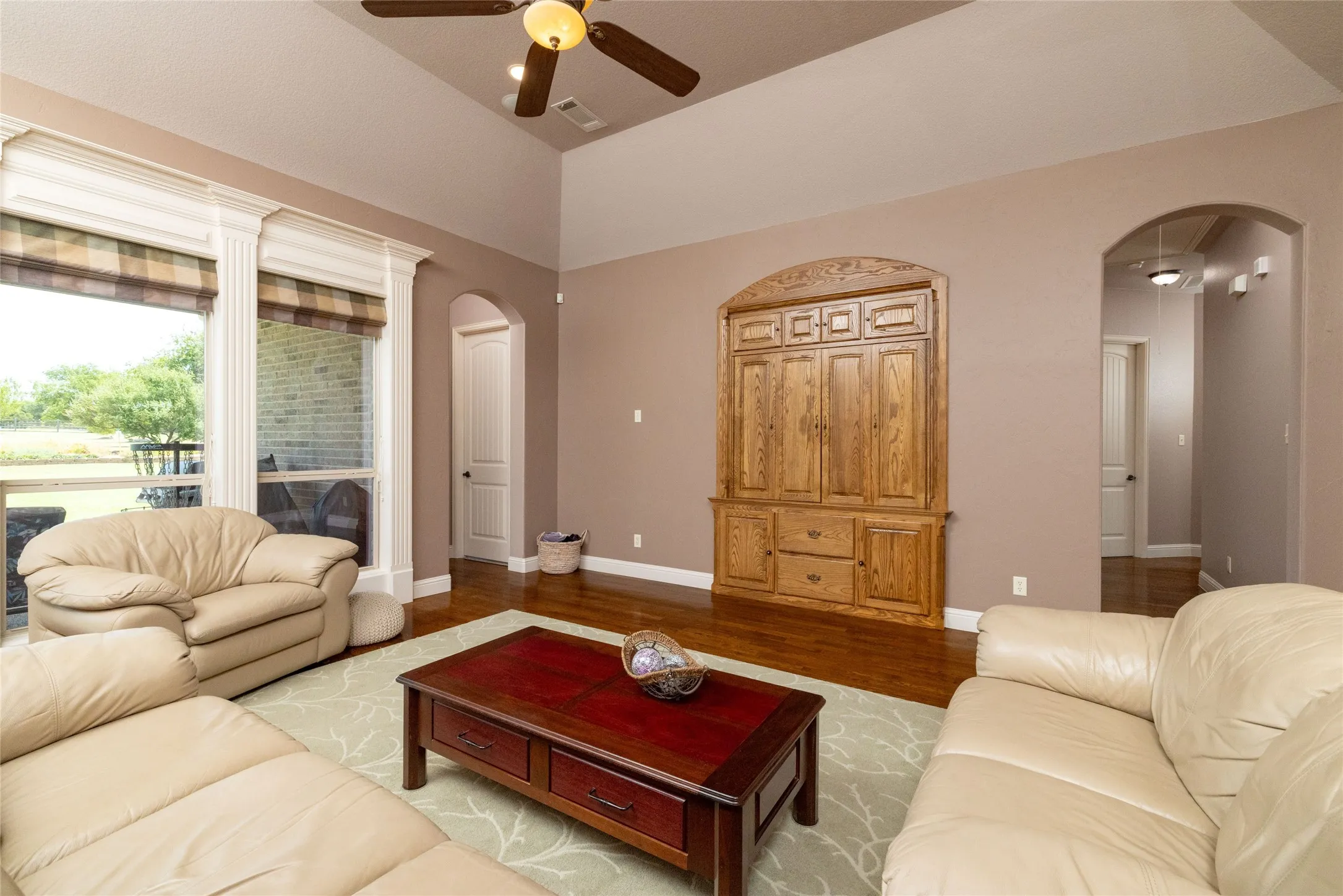 Single Family Residence For Sale in Tarrant County , 11082 Sarah Lane, Fort Worth, Texas 76179, 4 Bedroom, 3 Bathroom, 3 Garage spaces, 2,398 Sqft, built in 2006, mls#21347459, Real Estate Agent in Fort Worth, Homes For Sale in Tarrant county, Homes For Sale in Fort Worth, Realtor in Fort Worth Texas, Real Estate Brokerage Independent Realty Texas, Luminita Cordes Realtor