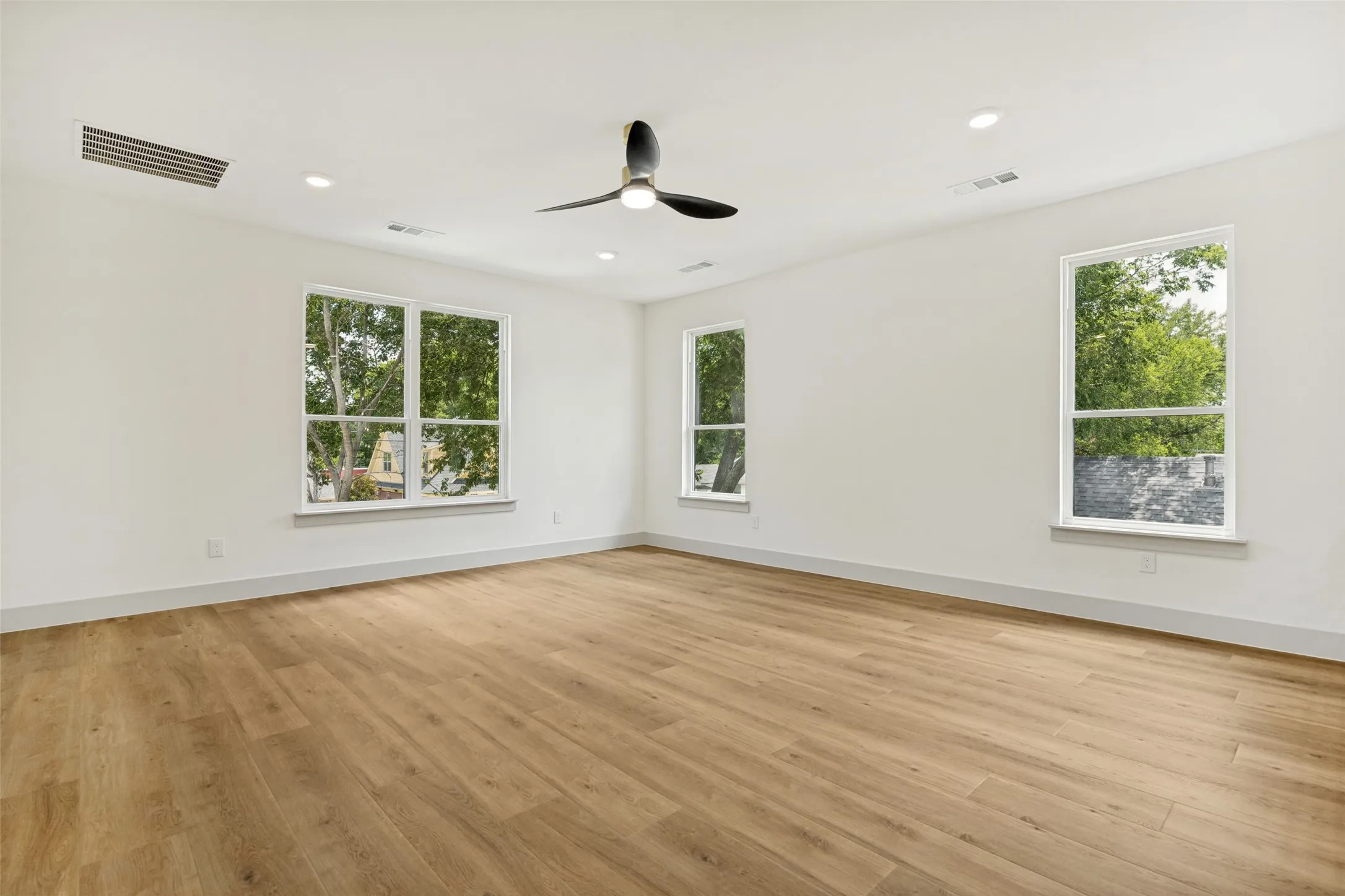 Single Family Residence For Sale in Collin County , 1613 N Bradley Street, Mc Kinney, Texas 75069, 5 Bedroom, 4 Bathroom, 2 Garage spaces, 3,460 Sqft, built in 2026, mls#21341865, Real Estate Agent in Mc Kinney, Homes For Sale in Collin county, Homes For Sale in Mc Kinney, Realtor in Mc Kinney Texas, Real Estate Brokerage Independent Realty Texas, Luminita Cordes Realtor