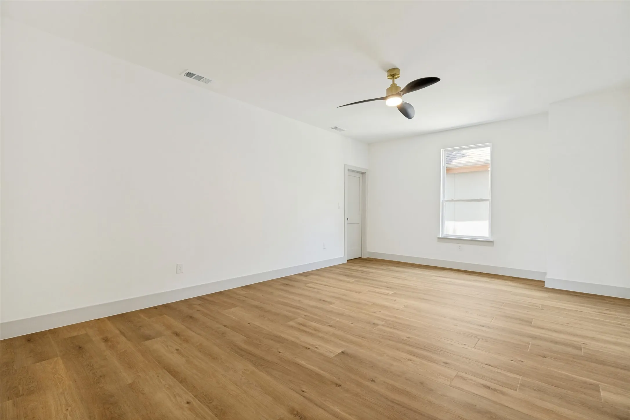 Single Family Residence For Sale in Collin County , 1613 N Bradley Street, Mc Kinney, Texas 75069, 5 Bedroom, 4 Bathroom, 2 Garage spaces, 3,460 Sqft, built in 2026, mls#21341865, Real Estate Agent in Mc Kinney, Homes For Sale in Collin county, Homes For Sale in Mc Kinney, Realtor in Mc Kinney Texas, Real Estate Brokerage Independent Realty Texas, Luminita Cordes Realtor