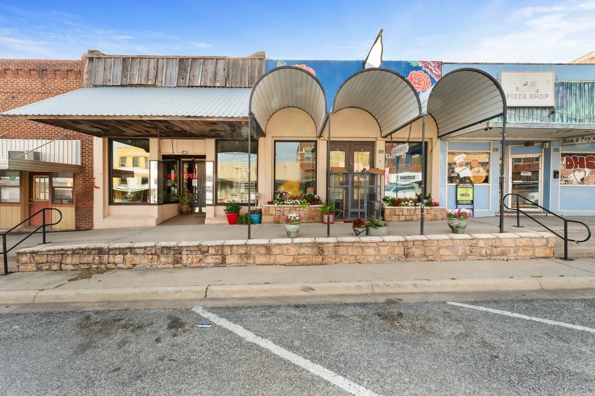 Retail For Sale in Comanche County , 133 N Texas Street, De Leon, Texas 76444, 0, 0, Garage spaces, 0 Sqft, built in 1919, mls#21347641, Real Estate Agent in De Leon, Homes For Sale in Comanche county, Homes For Sale in De Leon, Realtor in De Leon Texas, Real Estate Brokerage Independent Realty Texas, Luminita Cordes Realtor
