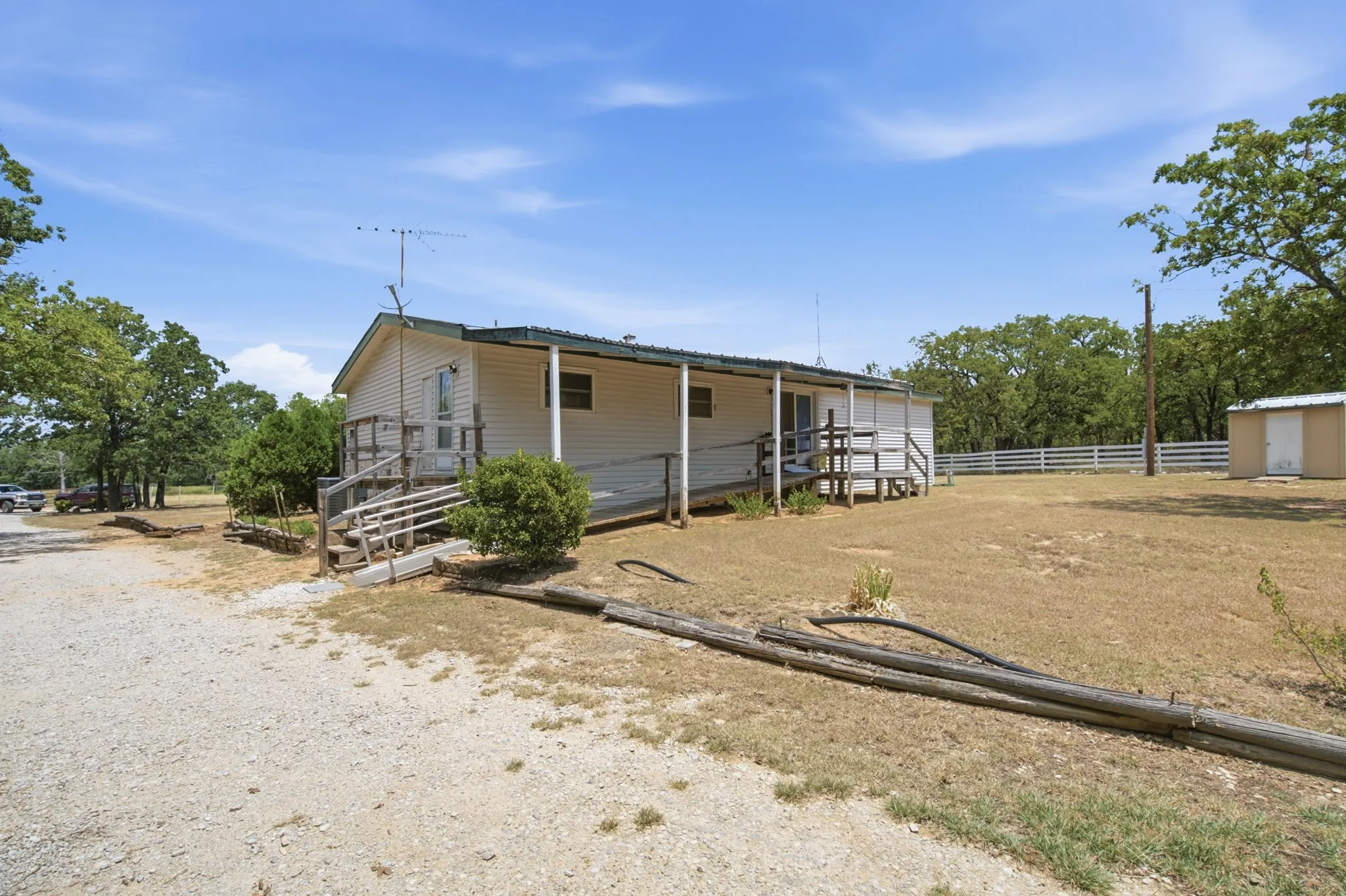 Manufactured Home For Sale in Wise County , 803 Spring Valley Road, Paradise, Texas 76073, 3 Bedroom, 2 Bathroom, Garage spaces, 1,456 Sqft, built in 1986, mls#21347541, Real Estate Agent in Paradise, Homes For Sale in Wise county, Homes For Sale in Paradise, Realtor in Paradise Texas, Real Estate Brokerage Independent Realty Texas, Luminita Cordes Realtor