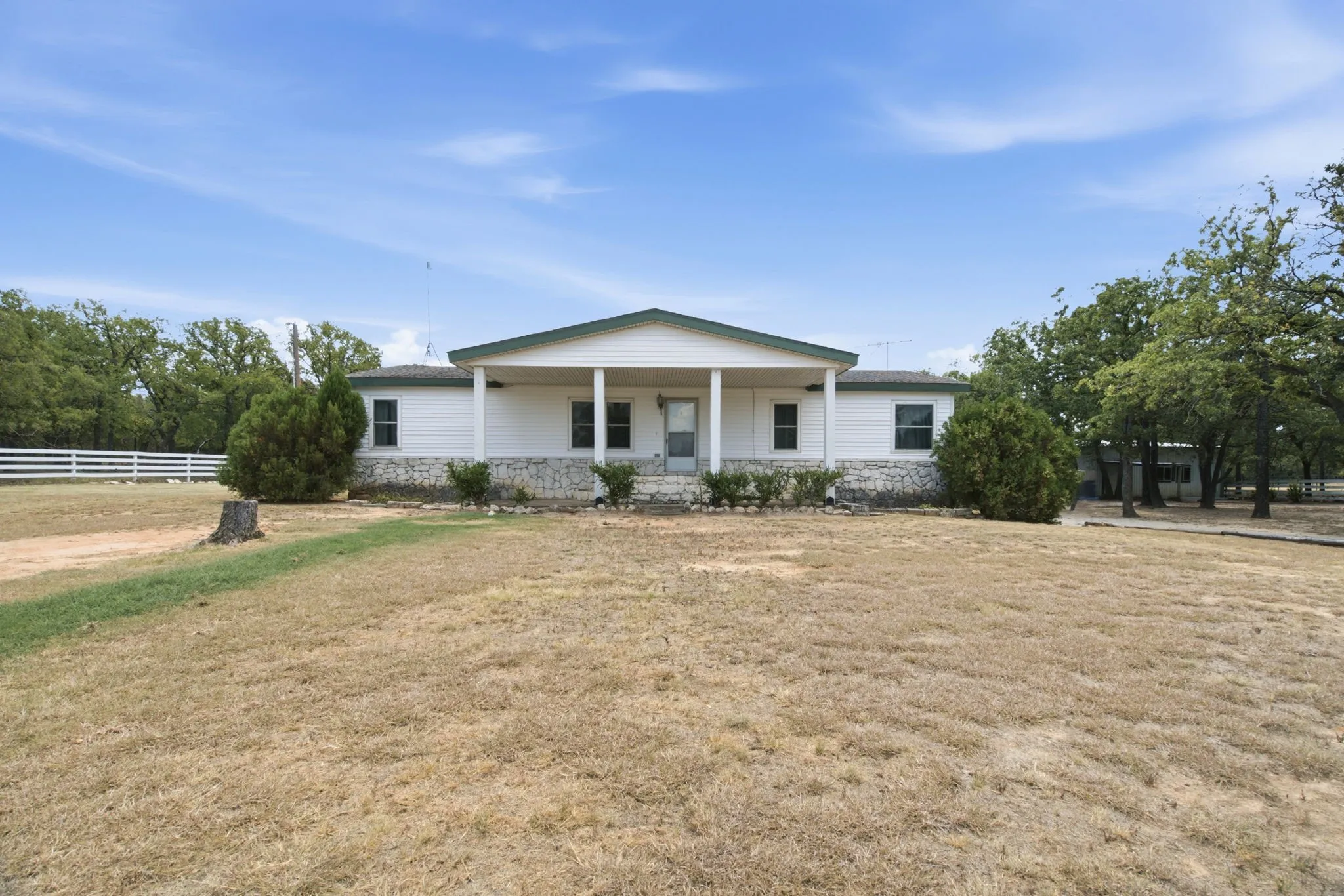 Manufactured Home For Sale in Wise County , 803 Spring Valley Road, Paradise, Texas 76073, 3 Bedroom, 2 Bathroom, Garage spaces, 1,456 Sqft, built in 1986, mls#21347541, Real Estate Agent in Paradise, Homes For Sale in Wise county, Homes For Sale in Paradise, Realtor in Paradise Texas, Real Estate Brokerage Independent Realty Texas, Luminita Cordes Realtor