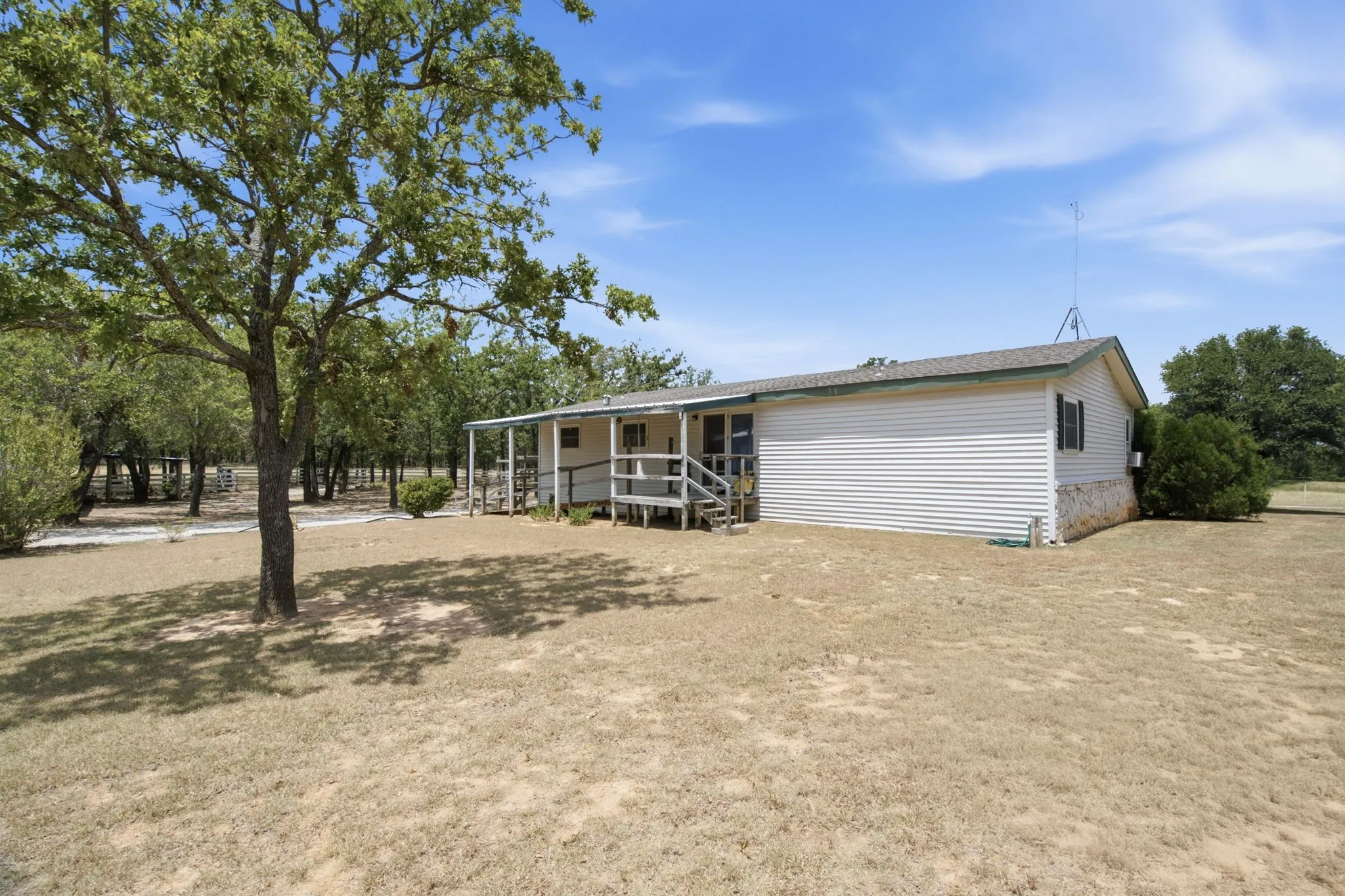 Manufactured Home For Sale in Wise County , 803 Spring Valley Road, Paradise, Texas 76073, 3 Bedroom, 2 Bathroom, Garage spaces, 1,456 Sqft, built in 1986, mls#21347541, Real Estate Agent in Paradise, Homes For Sale in Wise county, Homes For Sale in Paradise, Realtor in Paradise Texas, Real Estate Brokerage Independent Realty Texas, Luminita Cordes Realtor