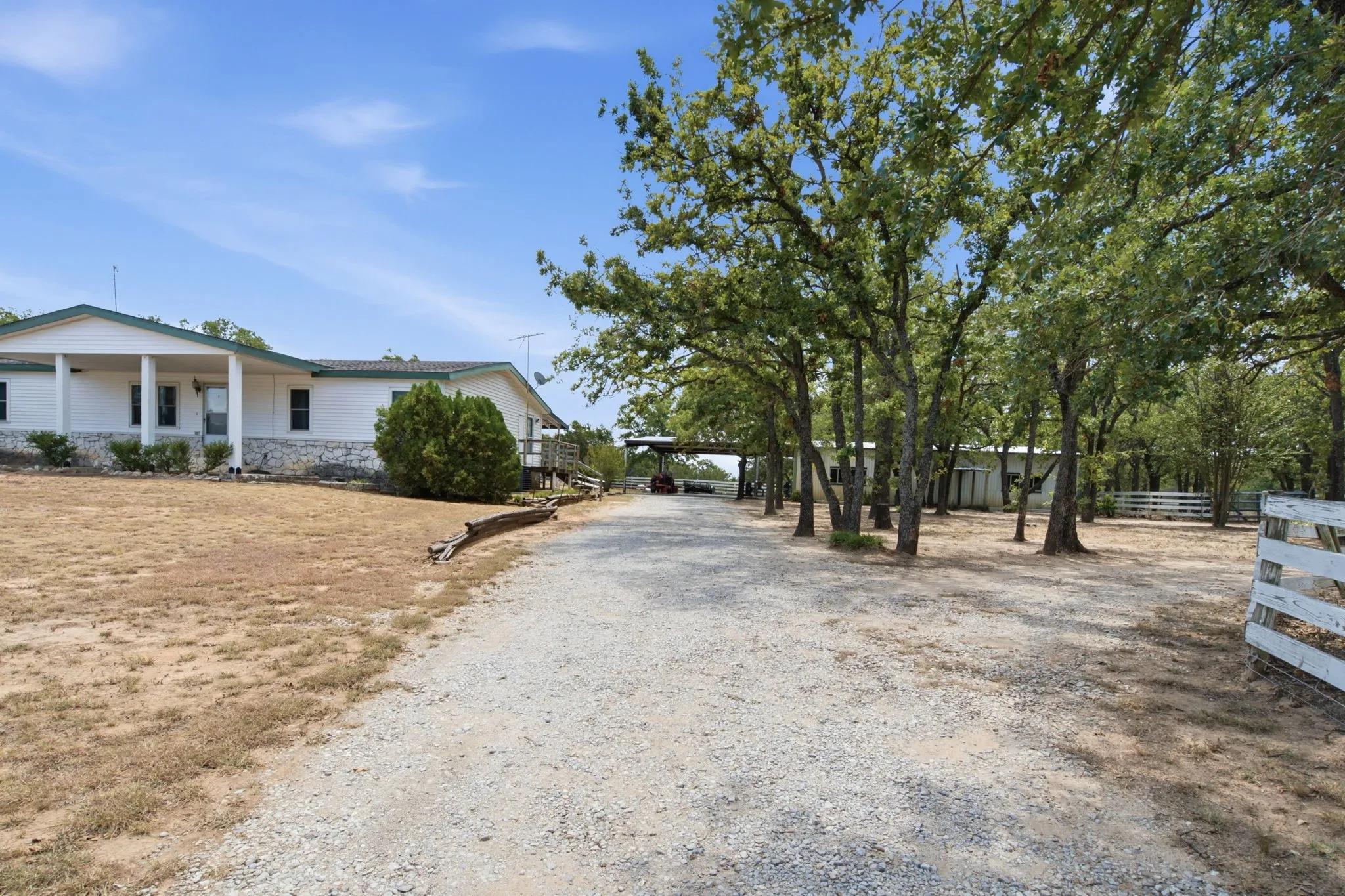 Manufactured Home For Sale in Wise County , 803 Spring Valley Road, Paradise, Texas 76073, 3 Bedroom, 2 Bathroom, Garage spaces, 1,456 Sqft, built in 1986, mls#21347541, Real Estate Agent in Paradise, Homes For Sale in Wise county, Homes For Sale in Paradise, Realtor in Paradise Texas, Real Estate Brokerage Independent Realty Texas, Luminita Cordes Realtor