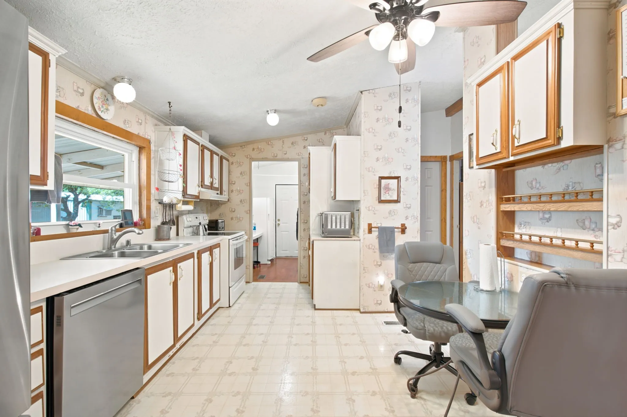 Manufactured Home For Sale in Wise County , 803 Spring Valley Road, Paradise, Texas 76073, 3 Bedroom, 2 Bathroom, Garage spaces, 1,456 Sqft, built in 1986, mls#21347541, Real Estate Agent in Paradise, Homes For Sale in Wise county, Homes For Sale in Paradise, Realtor in Paradise Texas, Real Estate Brokerage Independent Realty Texas, Luminita Cordes Realtor