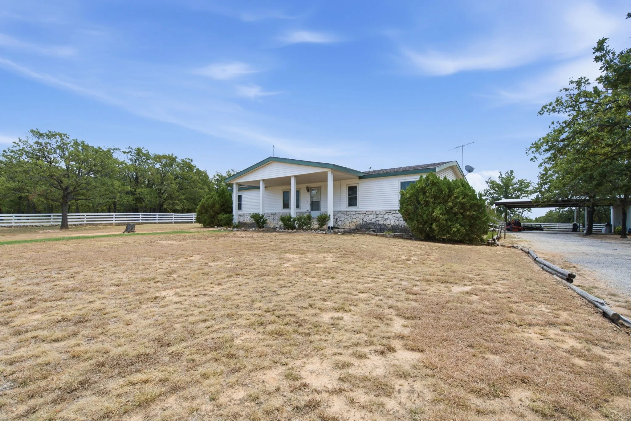 Manufactured Home For Sale in Wise County , 803 Spring Valley Road, Paradise, Texas 76073, 3 Bedroom, 2 Bathroom, Garage spaces, 1,456 Sqft, built in 1986, mls#21347541, Real Estate Agent in Paradise, Homes For Sale in Wise county, Homes For Sale in Paradise, Realtor in Paradise Texas, Real Estate Brokerage Independent Realty Texas, Luminita Cordes Realtor