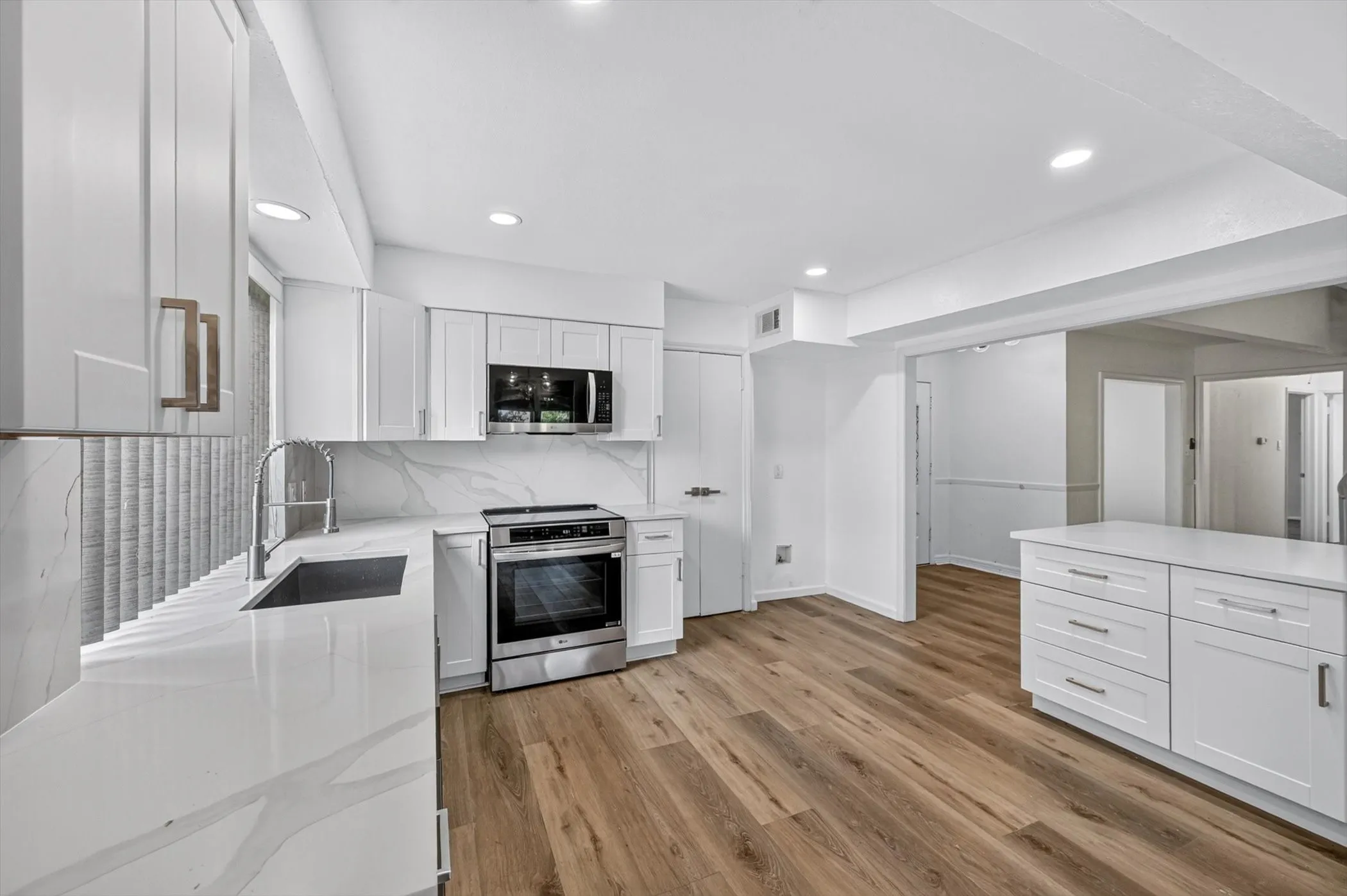 Single Family Residence For Rent in Tarrant County , 4610 Bellefontaine Court, Arlington, Texas 76017, 4 Bedroom, 2 Bathroom, 2 Garage spaces, 2,233 Sqft, built in 1979, mls#21345586, Real Estate Agent in Arlington, Homes For Rent in Tarrant county, Homes For Rent in Arlington, Realtor in Arlington Texas, Real Estate Brokerage Independent Realty Texas, Luminita Cordes Realtor