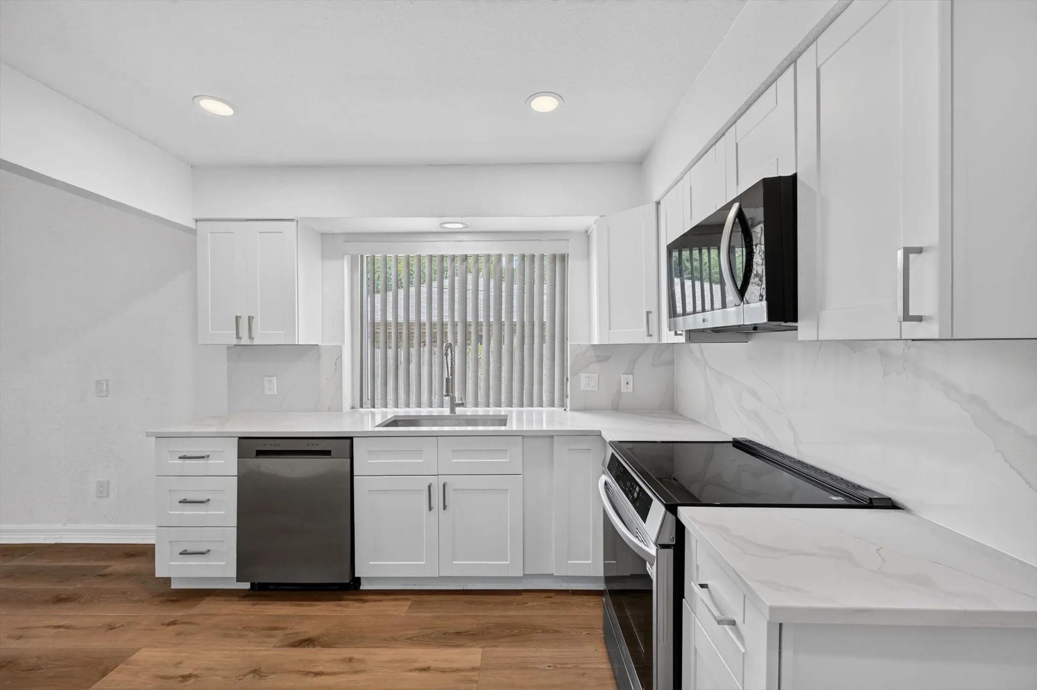 Single Family Residence For Rent in Tarrant County , 4610 Bellefontaine Court, Arlington, Texas 76017, 4 Bedroom, 2 Bathroom, 2 Garage spaces, 2,233 Sqft, built in 1979, mls#21345586, Real Estate Agent in Arlington, Homes For Rent in Tarrant county, Homes For Rent in Arlington, Realtor in Arlington Texas, Real Estate Brokerage Independent Realty Texas, Luminita Cordes Realtor