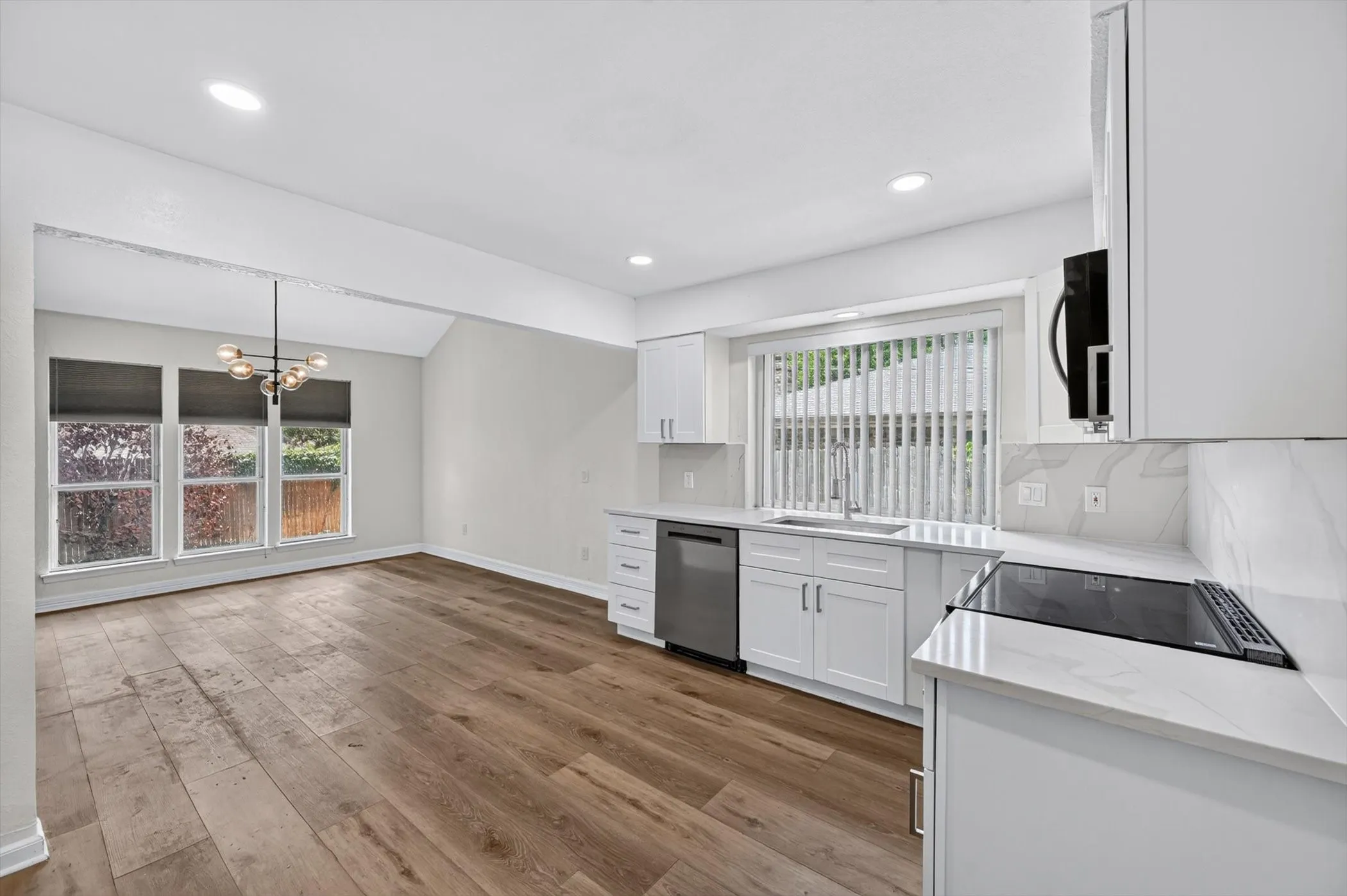 Single Family Residence For Rent in Tarrant County , 4610 Bellefontaine Court, Arlington, Texas 76017, 4 Bedroom, 2 Bathroom, 2 Garage spaces, 2,233 Sqft, built in 1979, mls#21345586, Real Estate Agent in Arlington, Homes For Rent in Tarrant county, Homes For Rent in Arlington, Realtor in Arlington Texas, Real Estate Brokerage Independent Realty Texas, Luminita Cordes Realtor
