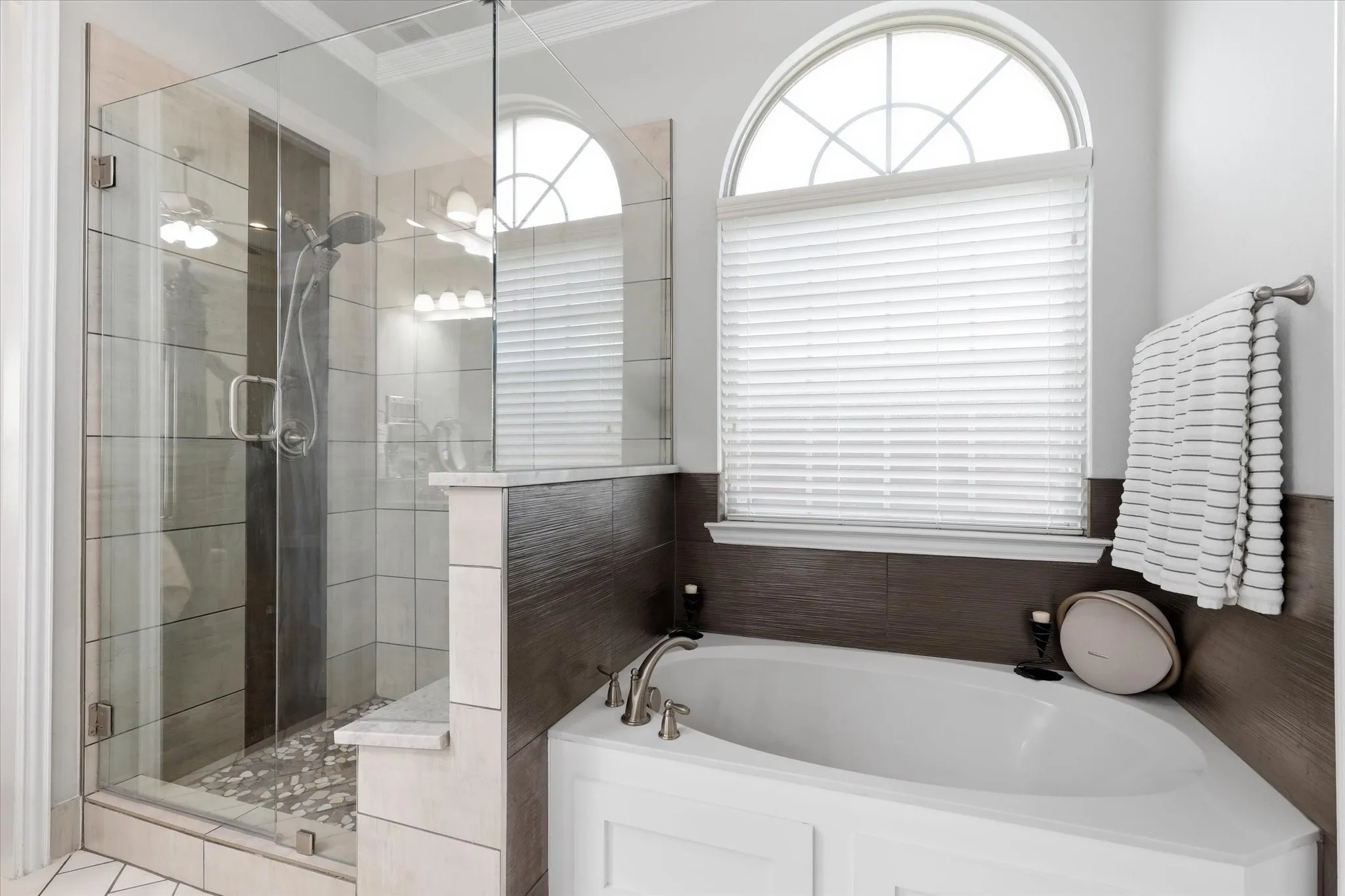 Single Family Residence For Sale in Collin County , 1140 Norfolk Drive, Prosper, Texas 75078, 5 Bedroom, 4 Bathroom, 2 Garage spaces, 3,807 Sqft, built in 2016, mls#21346864, Real Estate Agent in Prosper, Homes For Sale in Collin county, Homes For Sale in Prosper, Realtor in Prosper Texas, Real Estate Brokerage Independent Realty Texas, Luminita Cordes Realtor