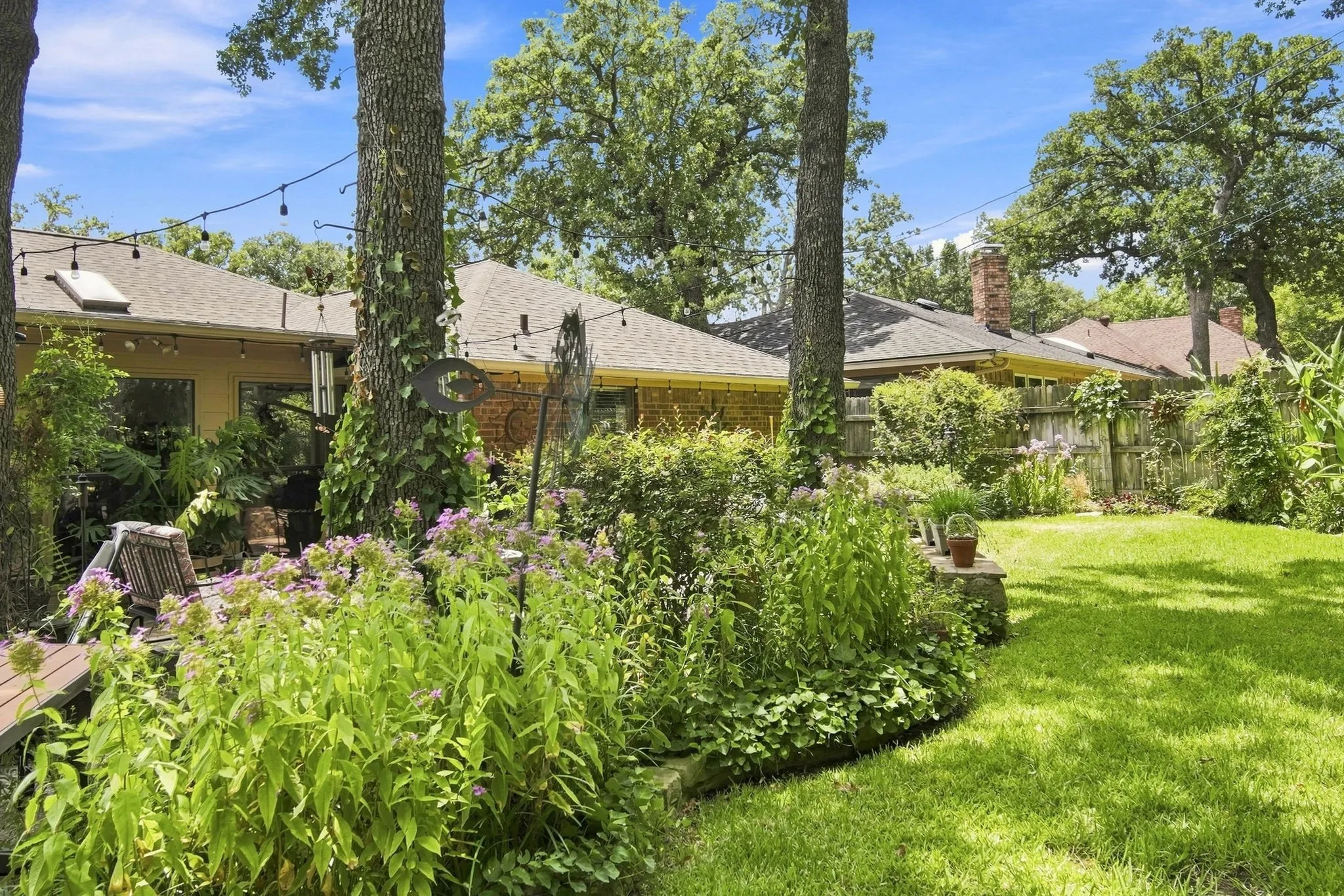 Single Family Residence For Sale in Tarrant County , 3509 Tomlinson Court, Arlington, Texas 76017, 3 Bedroom, 2 Bathroom, 2 Garage spaces, 2,273 Sqft, built in 1980, mls#21347320, Real Estate Agent in Arlington, Homes For Sale in Tarrant county, Homes For Sale in Arlington, Realtor in Arlington Texas, Real Estate Brokerage Independent Realty Texas, Luminita Cordes Realtor