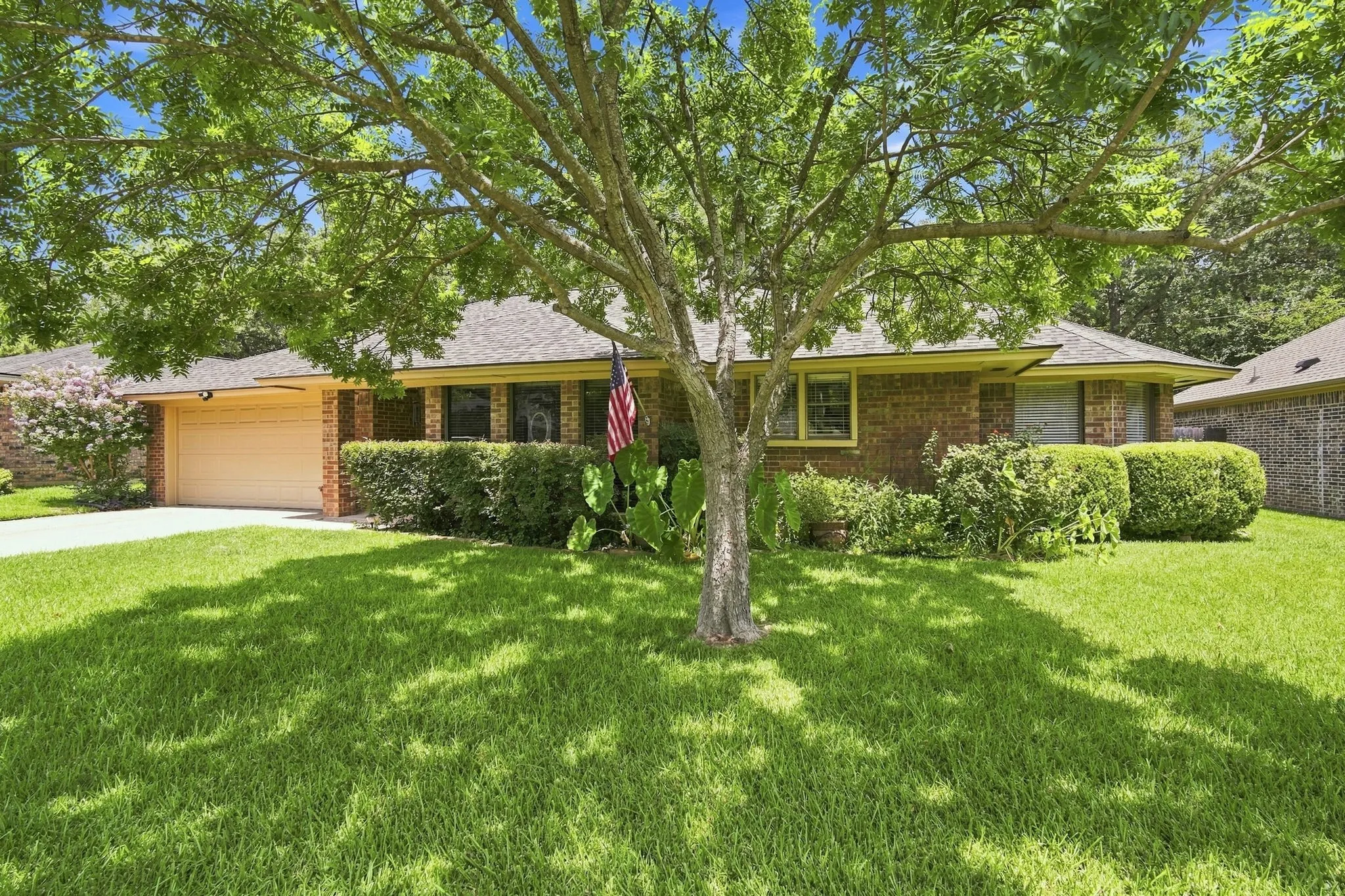 Single Family Residence For Sale in Tarrant County , 3509 Tomlinson Court, Arlington, Texas 76017, 3 Bedroom, 2 Bathroom, 2 Garage spaces, 2,273 Sqft, built in 1980, mls#21347320, Real Estate Agent in Arlington, Homes For Sale in Tarrant county, Homes For Sale in Arlington, Realtor in Arlington Texas, Real Estate Brokerage Independent Realty Texas, Luminita Cordes Realtor