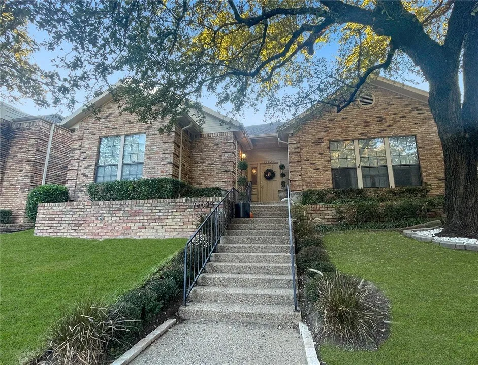 Single Family Residence For Sale in Dallas County , 14023 Highmark Square, Dallas, Texas 75254, 3 Bedrooms, 3 Bathrooms, 2 Garage spaces, 2,371 Sqft, built in 1985, Price $499,000, mls#21346969, Real Estate Agent in Dallas, Homes For Sale in Dallas county, Homes For Sale in Dallas, Realtor in Dallas Texas, Real Estate Brokerage Independent Realty Texas, Luminita Cordes Realtor