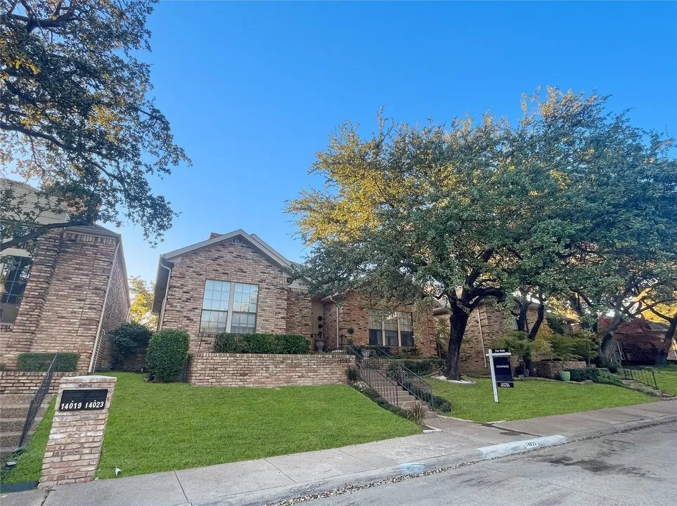 Single Family Residence For Sale in Dallas County , 14023 Highmark Square, Dallas, Texas 75254, 3 Bedrooms, 3 Bathrooms, 2 Garage spaces, 2,371 Sqft, built in 1985, Price $499,000, mls#21346969, Real Estate Agent in Dallas, Homes For Sale in Dallas county, Homes For Sale in Dallas, Realtor in Dallas Texas, Real Estate Brokerage Independent Realty Texas, Luminita Cordes Realtor