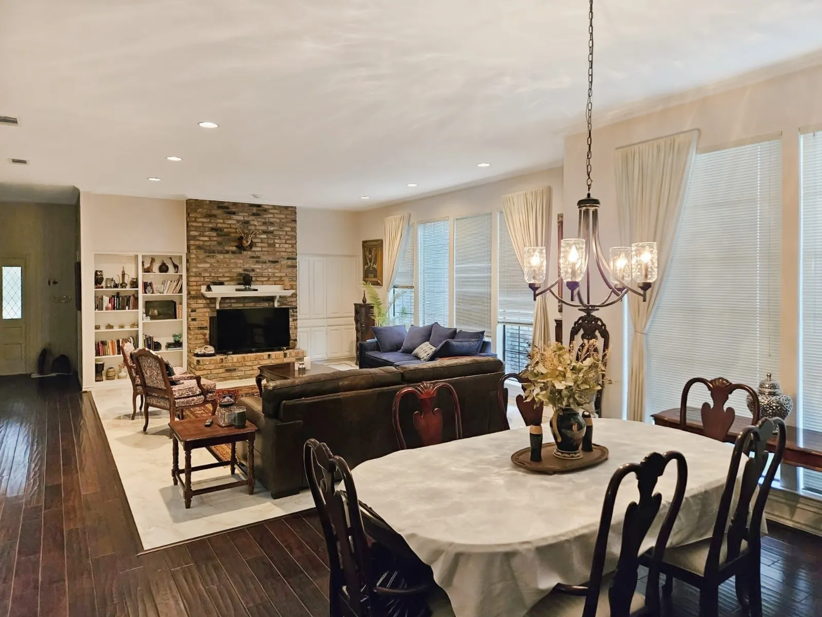 Single Family Residence For Sale in Dallas County , 14023 Highmark Square, Dallas, Texas 75254, 3 Bedrooms, 3 Bathrooms, 2 Garage spaces, 2,371 Sqft, built in 1985, Price $499,000, mls#21346969, Real Estate Agent in Dallas, Homes For Sale in Dallas county, Homes For Sale in Dallas, Realtor in Dallas Texas, Real Estate Brokerage Independent Realty Texas, Luminita Cordes Realtor