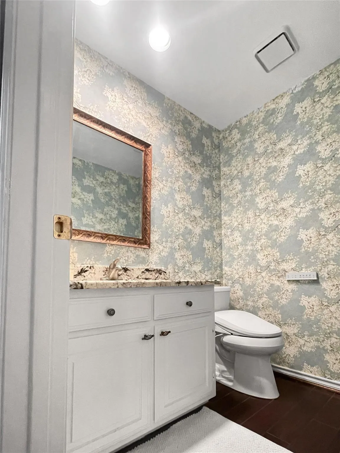 Single Family Residence For Sale in Dallas County , 14023 Highmark Square, Dallas, Texas 75254, 3 Bedrooms, 3 Bathrooms, 2 Garage spaces, 2,371 Sqft, built in 1985, Price $499,000, mls#21346969, Real Estate Agent in Dallas, Homes For Sale in Dallas county, Homes For Sale in Dallas, Realtor in Dallas Texas, Real Estate Brokerage Independent Realty Texas, Luminita Cordes Realtor
