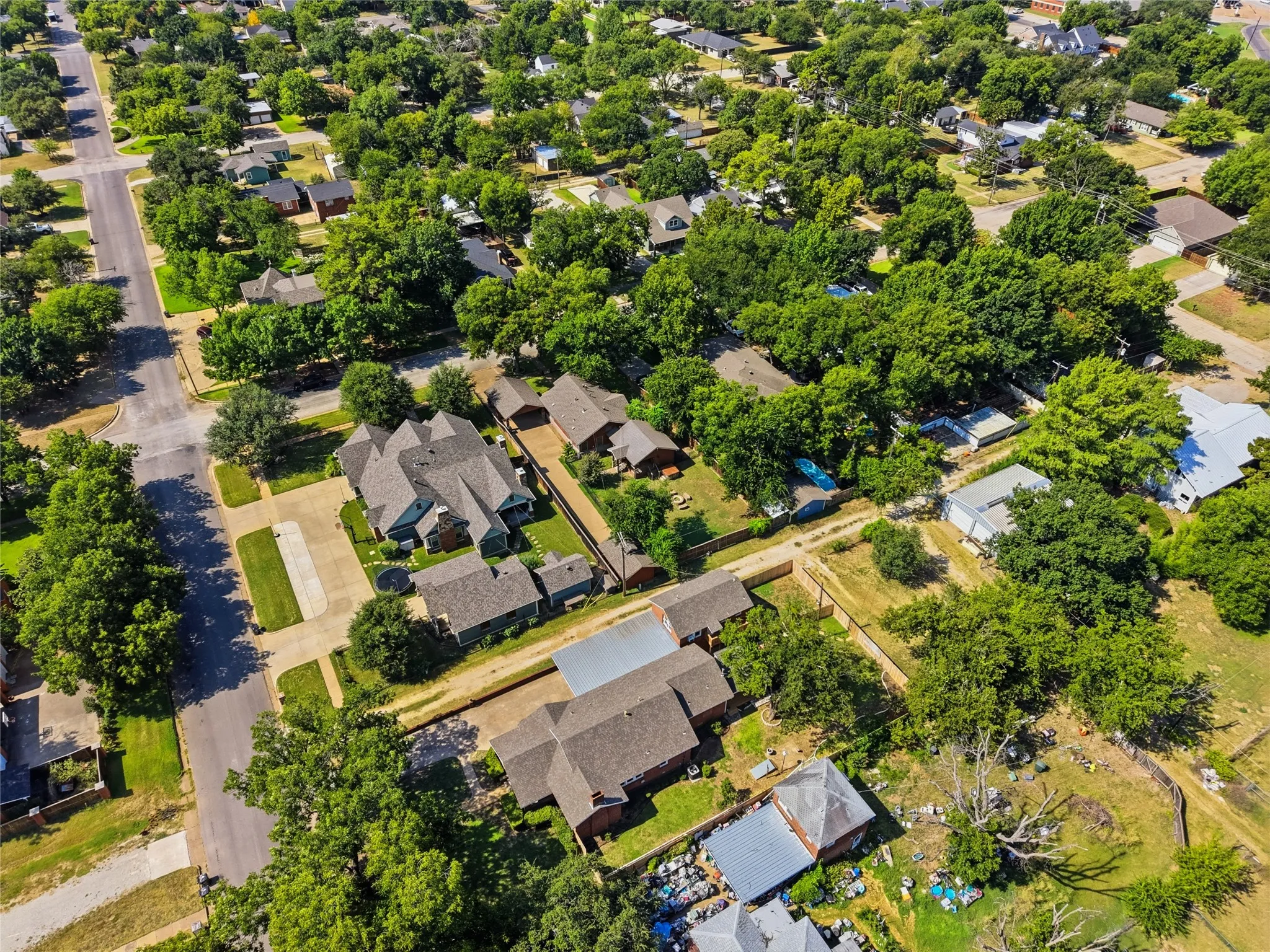 Single Family Residence For Sale in Young County , 815 Brazos Street, Graham, Texas 76450, 2 Bedroom, 2 Bathroom, 1 Garage spaces, 1,092 Sqft, built in 1960, mls#21346931, Real Estate Agent in Graham, Homes For Sale in Young county, Homes For Sale in Graham, Realtor in Graham Texas, Real Estate Brokerage Independent Realty Texas, Luminita Cordes Realtor
