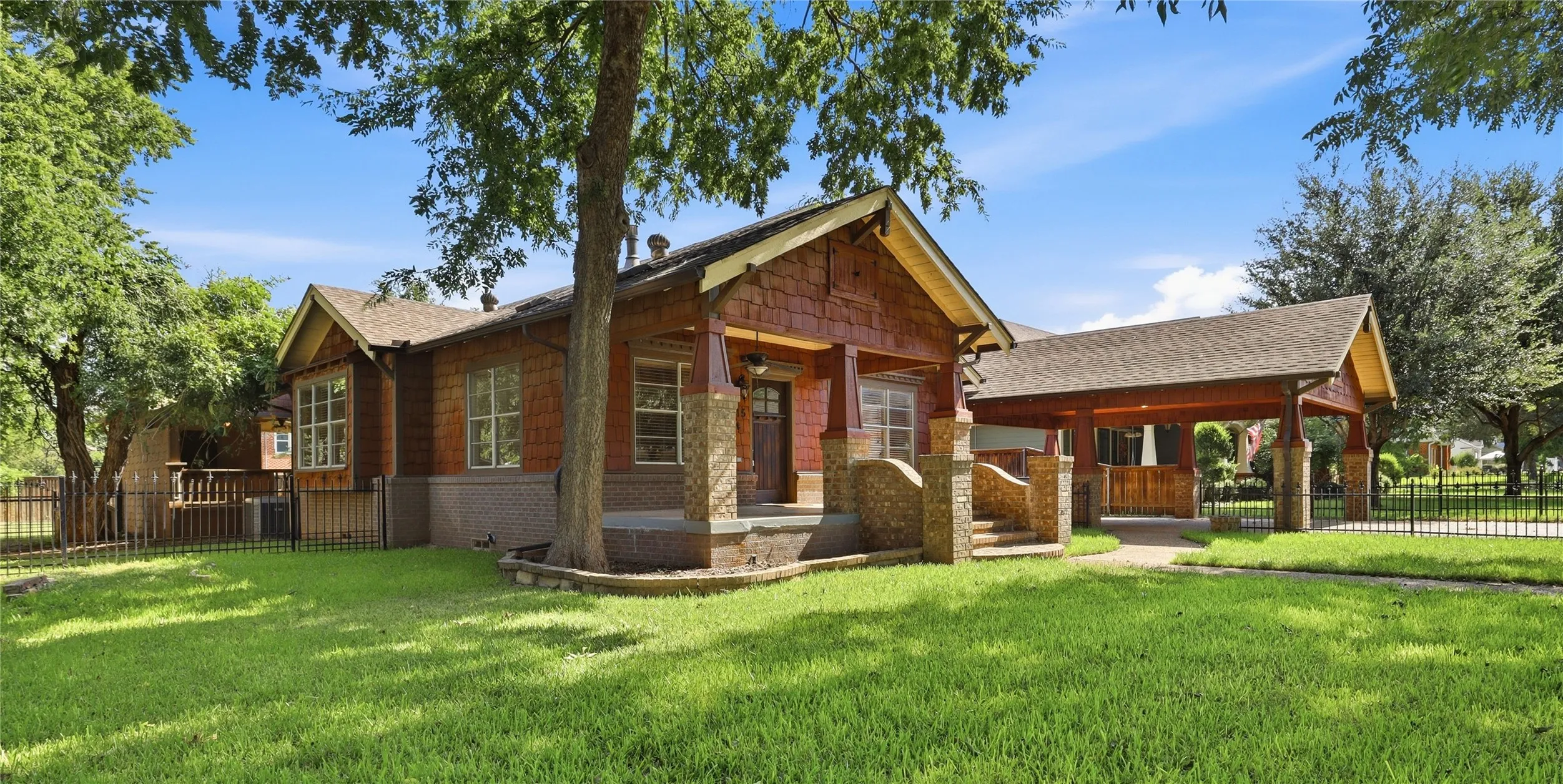 Single Family Residence For Sale in Young County , 815 Brazos Street, Graham, Texas 76450, 2 Bedroom, 2 Bathroom, 1 Garage spaces, 1,092 Sqft, built in 1960, mls#21346931, Real Estate Agent in Graham, Homes For Sale in Young county, Homes For Sale in Graham, Realtor in Graham Texas, Real Estate Brokerage Independent Realty Texas, Luminita Cordes Realtor