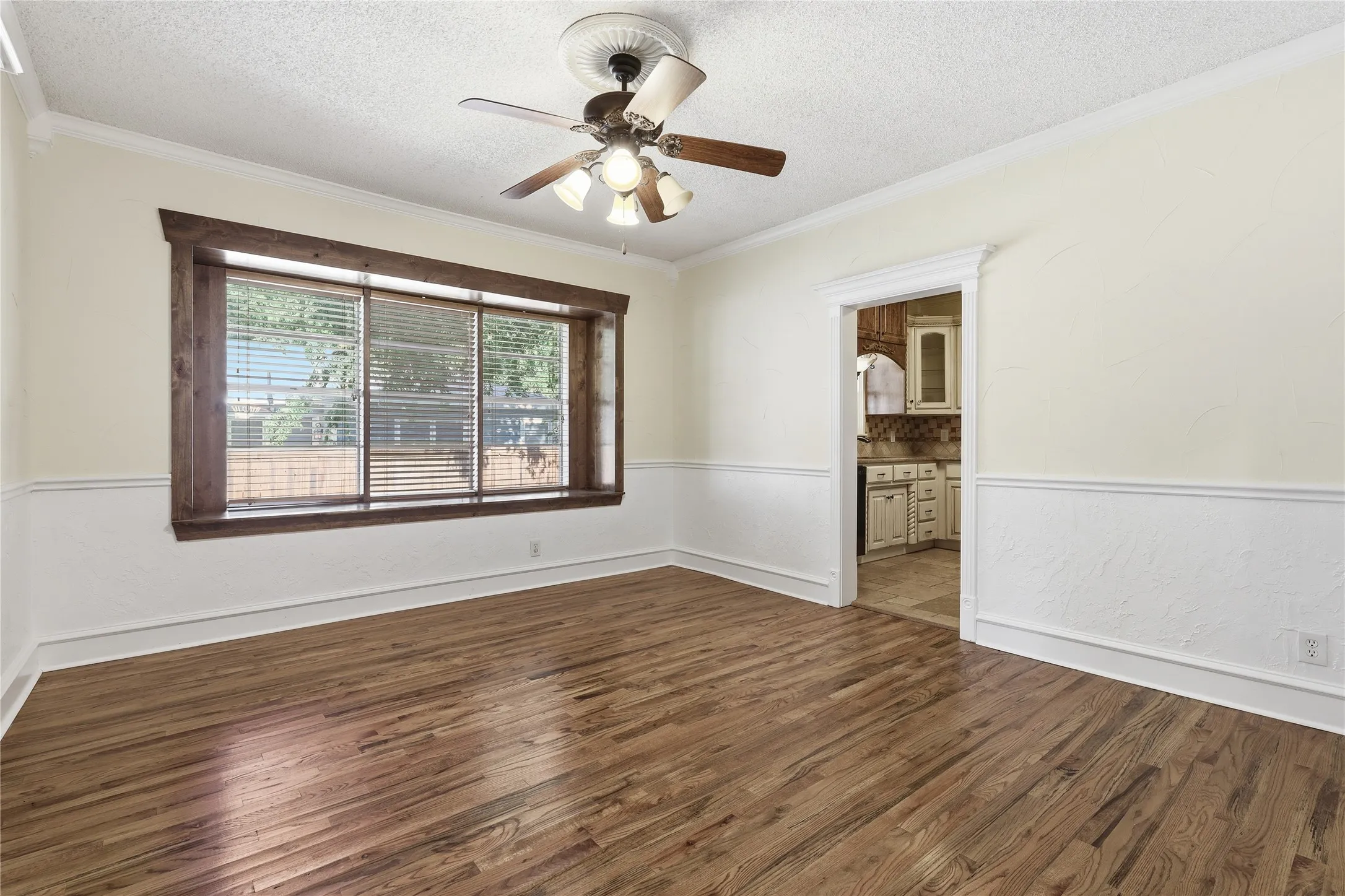 Single Family Residence For Sale in Young County , 815 Brazos Street, Graham, Texas 76450, 2 Bedroom, 2 Bathroom, 1 Garage spaces, 1,092 Sqft, built in 1960, mls#21346931, Real Estate Agent in Graham, Homes For Sale in Young county, Homes For Sale in Graham, Realtor in Graham Texas, Real Estate Brokerage Independent Realty Texas, Luminita Cordes Realtor