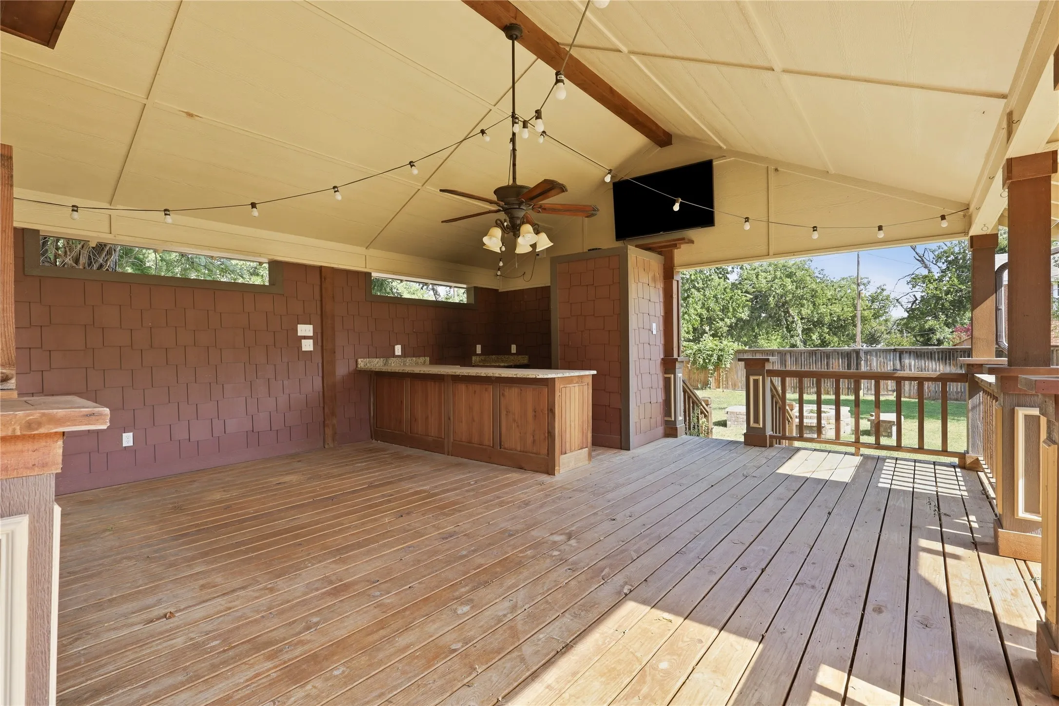 Single Family Residence For Sale in Young County , 815 Brazos Street, Graham, Texas 76450, 2 Bedroom, 2 Bathroom, 1 Garage spaces, 1,092 Sqft, built in 1960, mls#21346931, Real Estate Agent in Graham, Homes For Sale in Young county, Homes For Sale in Graham, Realtor in Graham Texas, Real Estate Brokerage Independent Realty Texas, Luminita Cordes Realtor