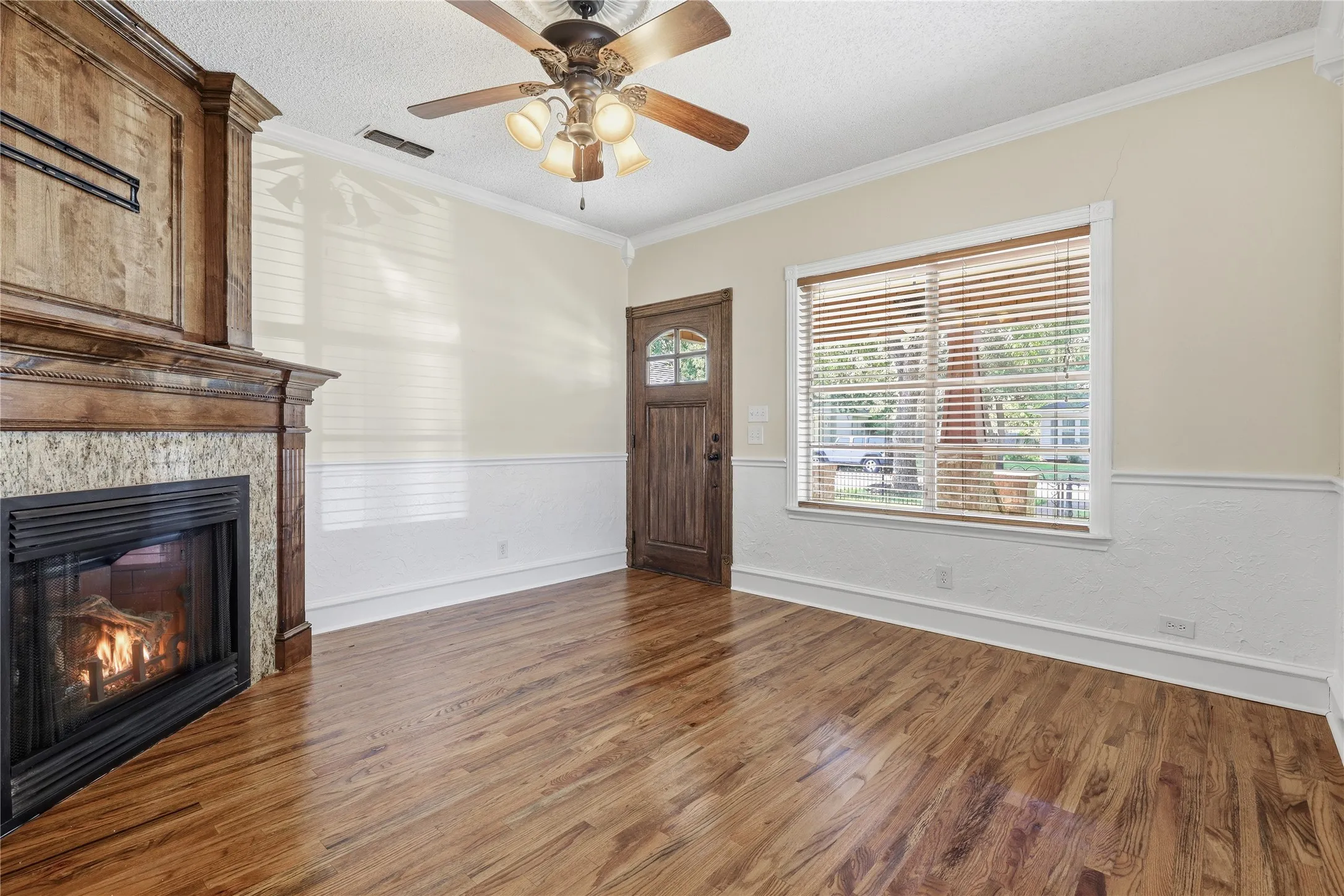 Single Family Residence For Sale in Young County , 815 Brazos Street, Graham, Texas 76450, 2 Bedroom, 2 Bathroom, 1 Garage spaces, 1,092 Sqft, built in 1960, mls#21346931, Real Estate Agent in Graham, Homes For Sale in Young county, Homes For Sale in Graham, Realtor in Graham Texas, Real Estate Brokerage Independent Realty Texas, Luminita Cordes Realtor