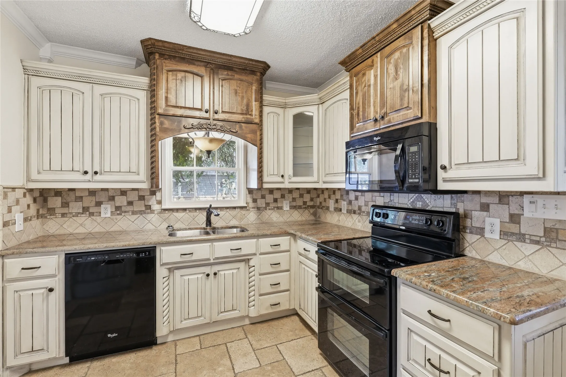 Single Family Residence For Sale in Young County , 815 Brazos Street, Graham, Texas 76450, 2 Bedroom, 2 Bathroom, 1 Garage spaces, 1,092 Sqft, built in 1960, mls#21346931, Real Estate Agent in Graham, Homes For Sale in Young county, Homes For Sale in Graham, Realtor in Graham Texas, Real Estate Brokerage Independent Realty Texas, Luminita Cordes Realtor