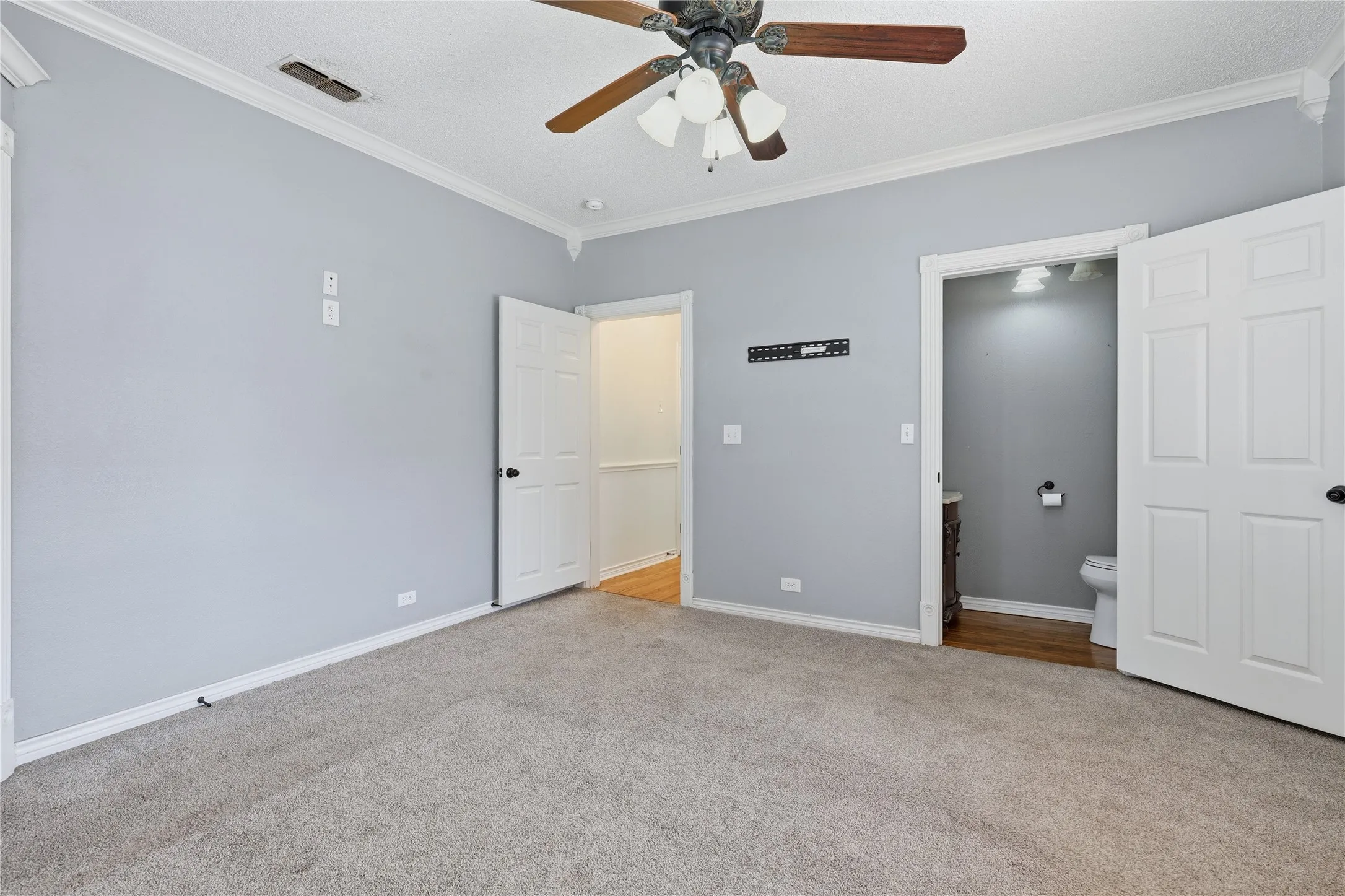 Single Family Residence For Sale in Young County , 815 Brazos Street, Graham, Texas 76450, 2 Bedroom, 2 Bathroom, 1 Garage spaces, 1,092 Sqft, built in 1960, mls#21346931, Real Estate Agent in Graham, Homes For Sale in Young county, Homes For Sale in Graham, Realtor in Graham Texas, Real Estate Brokerage Independent Realty Texas, Luminita Cordes Realtor