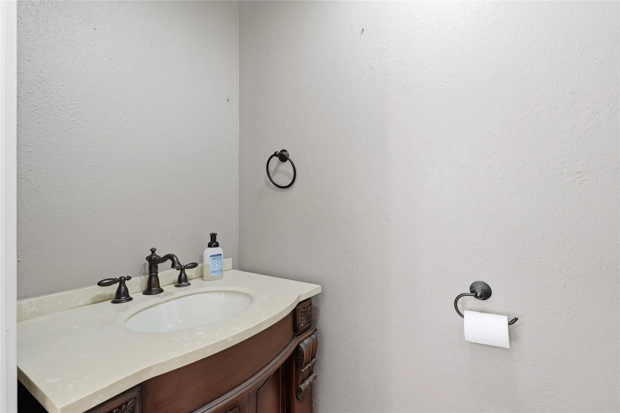 Single Family Residence For Sale in Young County , 815 Brazos Street, Graham, Texas 76450, 2 Bedroom, 2 Bathroom, 1 Garage spaces, 1,092 Sqft, built in 1960, mls#21346931, Real Estate Agent in Graham, Homes For Sale in Young county, Homes For Sale in Graham, Realtor in Graham Texas, Real Estate Brokerage Independent Realty Texas, Luminita Cordes Realtor