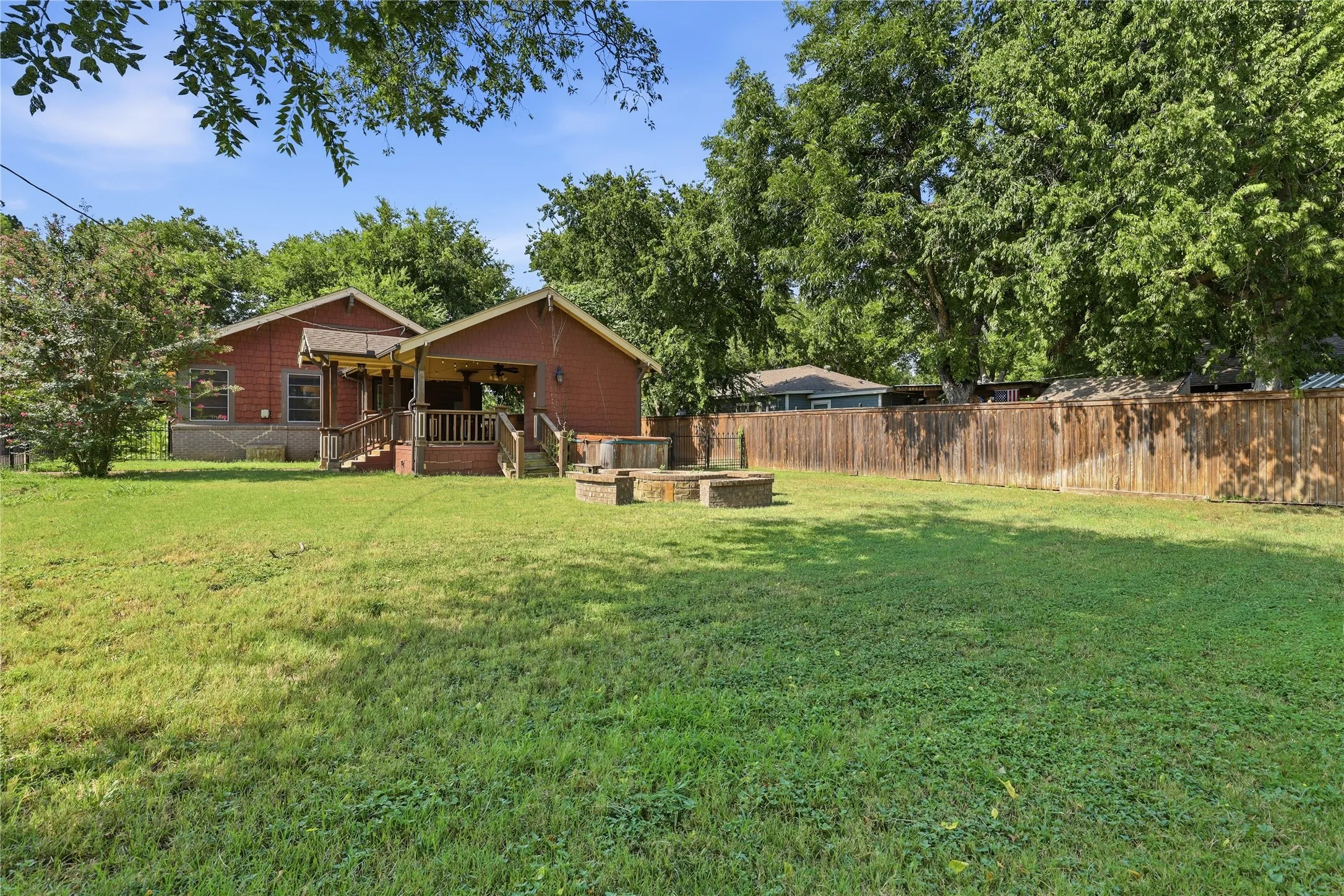 Single Family Residence For Sale in Young County , 815 Brazos Street, Graham, Texas 76450, 2 Bedroom, 2 Bathroom, 1 Garage spaces, 1,092 Sqft, built in 1960, mls#21346931, Real Estate Agent in Graham, Homes For Sale in Young county, Homes For Sale in Graham, Realtor in Graham Texas, Real Estate Brokerage Independent Realty Texas, Luminita Cordes Realtor