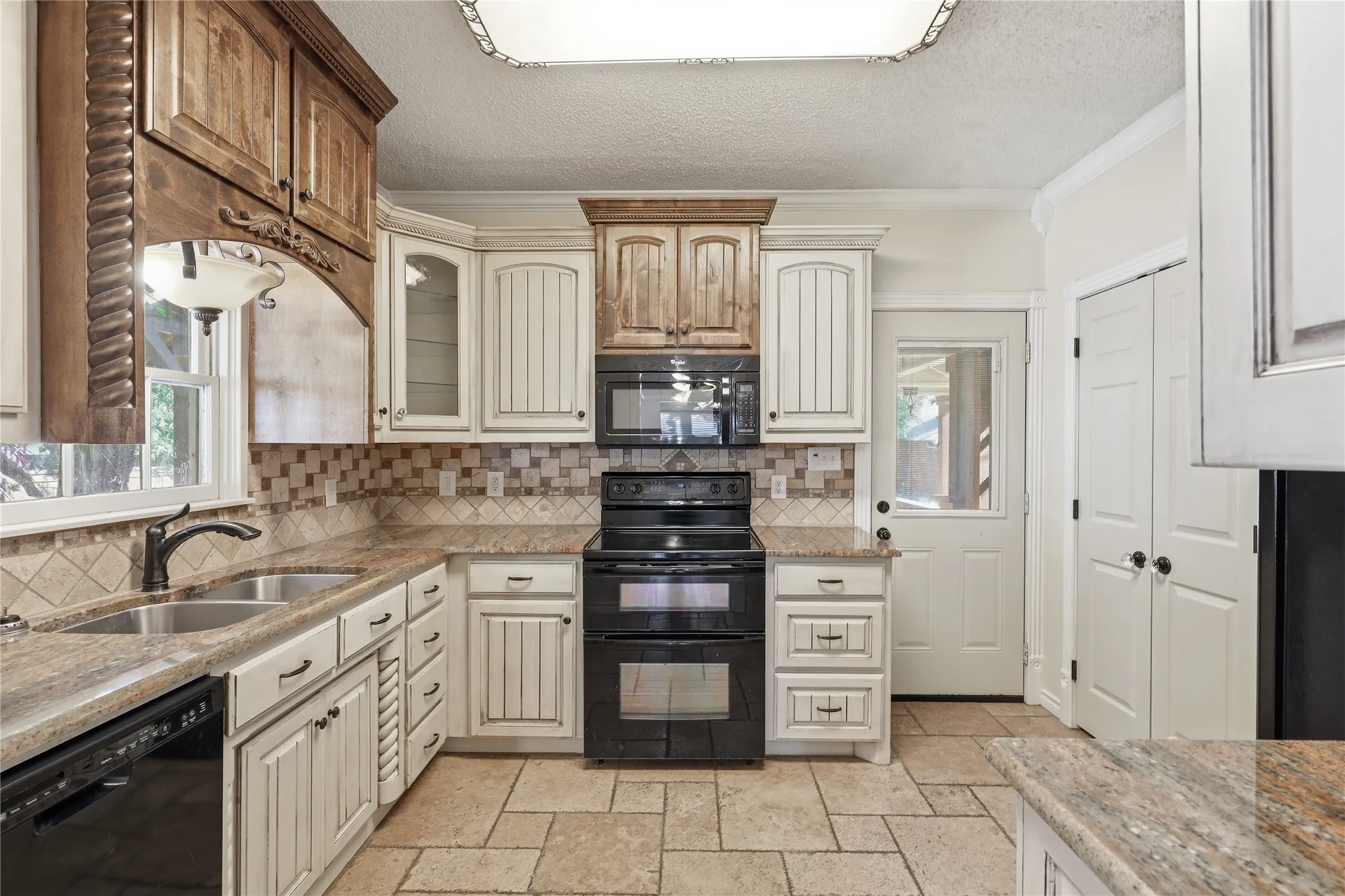Single Family Residence For Sale in Young County , 815 Brazos Street, Graham, Texas 76450, 2 Bedroom, 2 Bathroom, 1 Garage spaces, 1,092 Sqft, built in 1960, mls#21346931, Real Estate Agent in Graham, Homes For Sale in Young county, Homes For Sale in Graham, Realtor in Graham Texas, Real Estate Brokerage Independent Realty Texas, Luminita Cordes Realtor