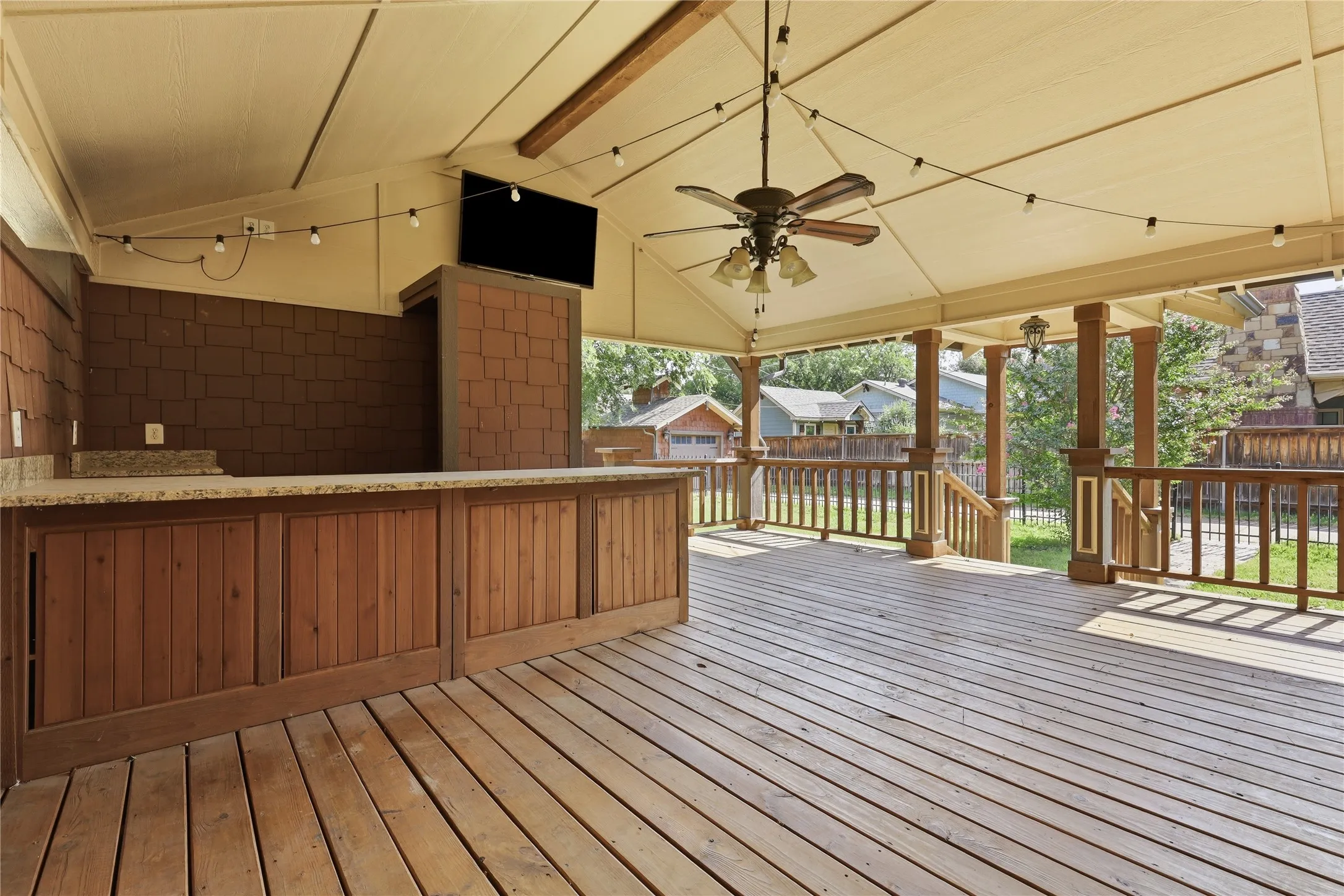 Single Family Residence For Sale in Young County , 815 Brazos Street, Graham, Texas 76450, 2 Bedroom, 2 Bathroom, 1 Garage spaces, 1,092 Sqft, built in 1960, mls#21346931, Real Estate Agent in Graham, Homes For Sale in Young county, Homes For Sale in Graham, Realtor in Graham Texas, Real Estate Brokerage Independent Realty Texas, Luminita Cordes Realtor