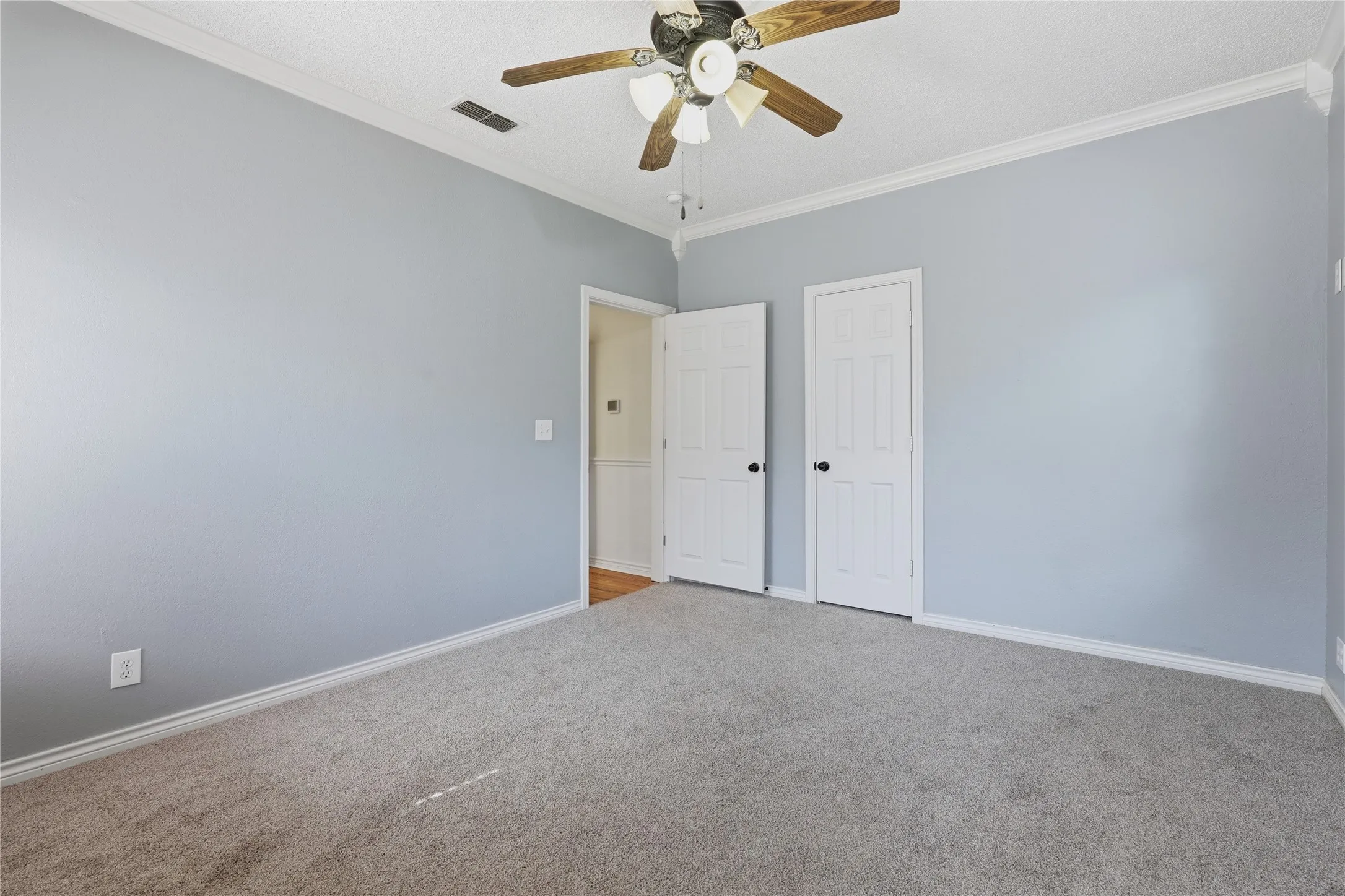 Single Family Residence For Sale in Young County , 815 Brazos Street, Graham, Texas 76450, 2 Bedroom, 2 Bathroom, 1 Garage spaces, 1,092 Sqft, built in 1960, mls#21346931, Real Estate Agent in Graham, Homes For Sale in Young county, Homes For Sale in Graham, Realtor in Graham Texas, Real Estate Brokerage Independent Realty Texas, Luminita Cordes Realtor