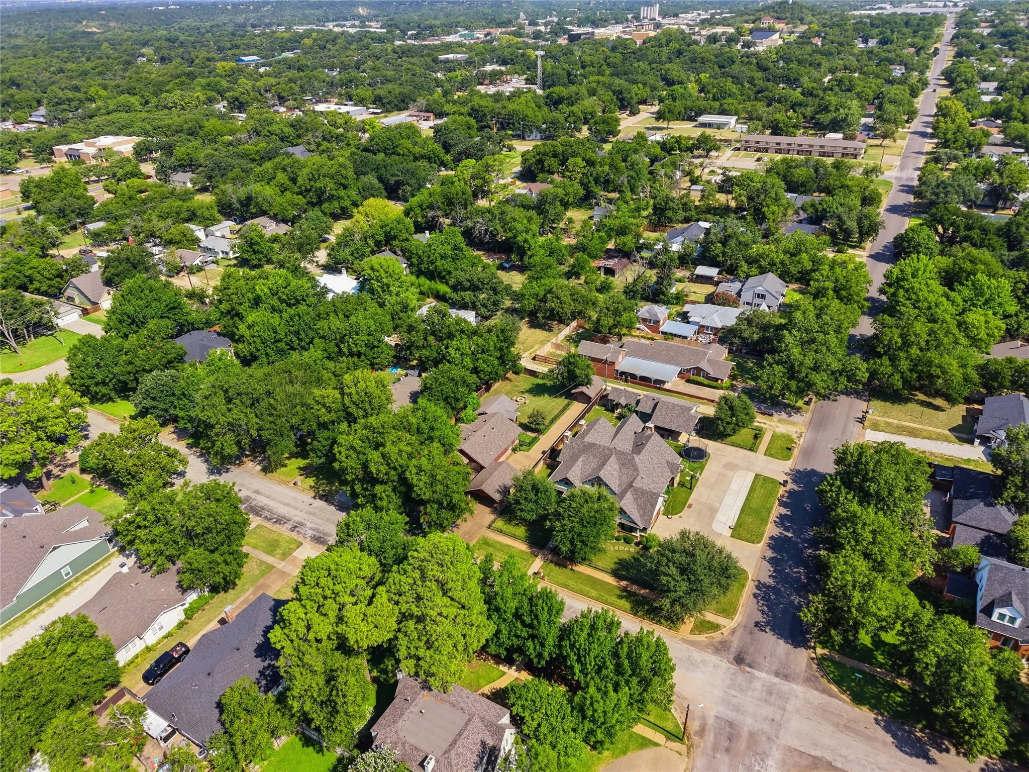 Single Family Residence For Sale in Young County , 815 Brazos Street, Graham, Texas 76450, 2 Bedroom, 2 Bathroom, 1 Garage spaces, 1,092 Sqft, built in 1960, mls#21346931, Real Estate Agent in Graham, Homes For Sale in Young county, Homes For Sale in Graham, Realtor in Graham Texas, Real Estate Brokerage Independent Realty Texas, Luminita Cordes Realtor