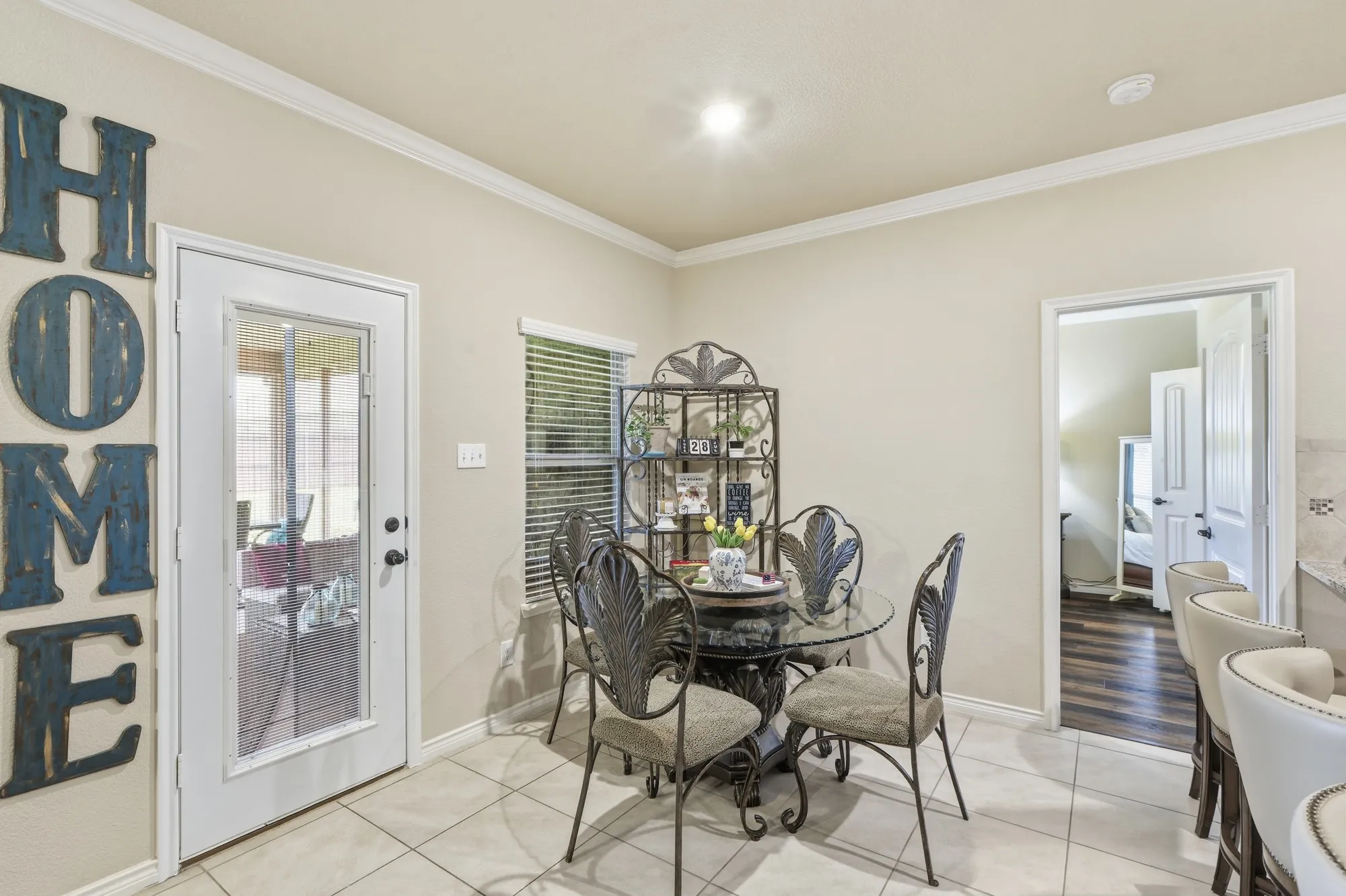 Nice breakfast area!