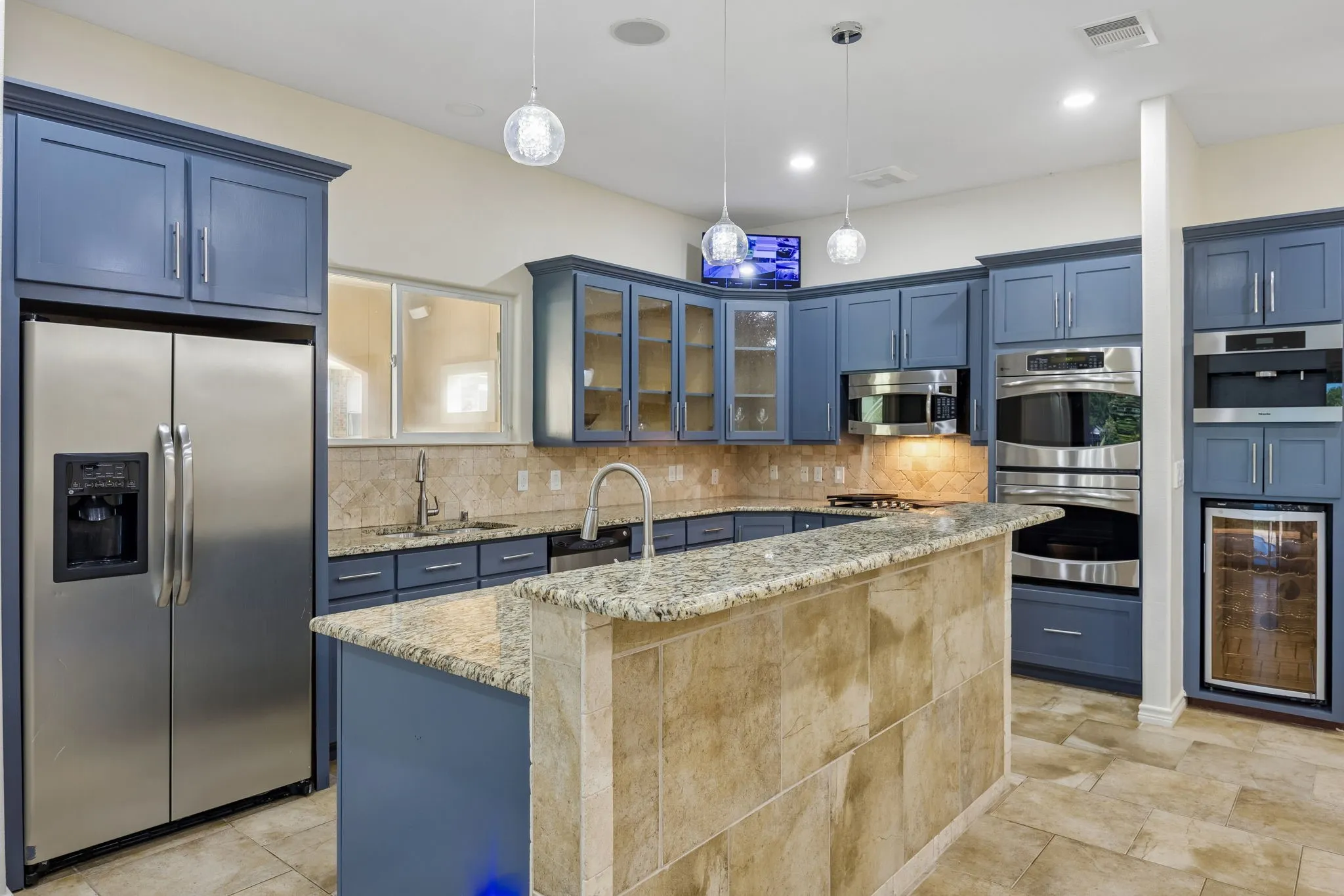 Single Family Residence For Sale in Dallas County , 1032 Bentwater Parkway, Grand Prairie, Texas 75104, 7 Bedrooms, 10 Bathrooms, 7 Garage spaces, 10,104 Sqft, built in 2005, Price $1,895,000, mls#21347576, Real Estate Agent in Grand Prairie, Homes For Sale in Dallas county, Homes For Sale in Grand Prairie, Realtor in Grand Prairie Texas, Real Estate Brokerage Independent Realty Texas, Luminita Cordes Realtor
