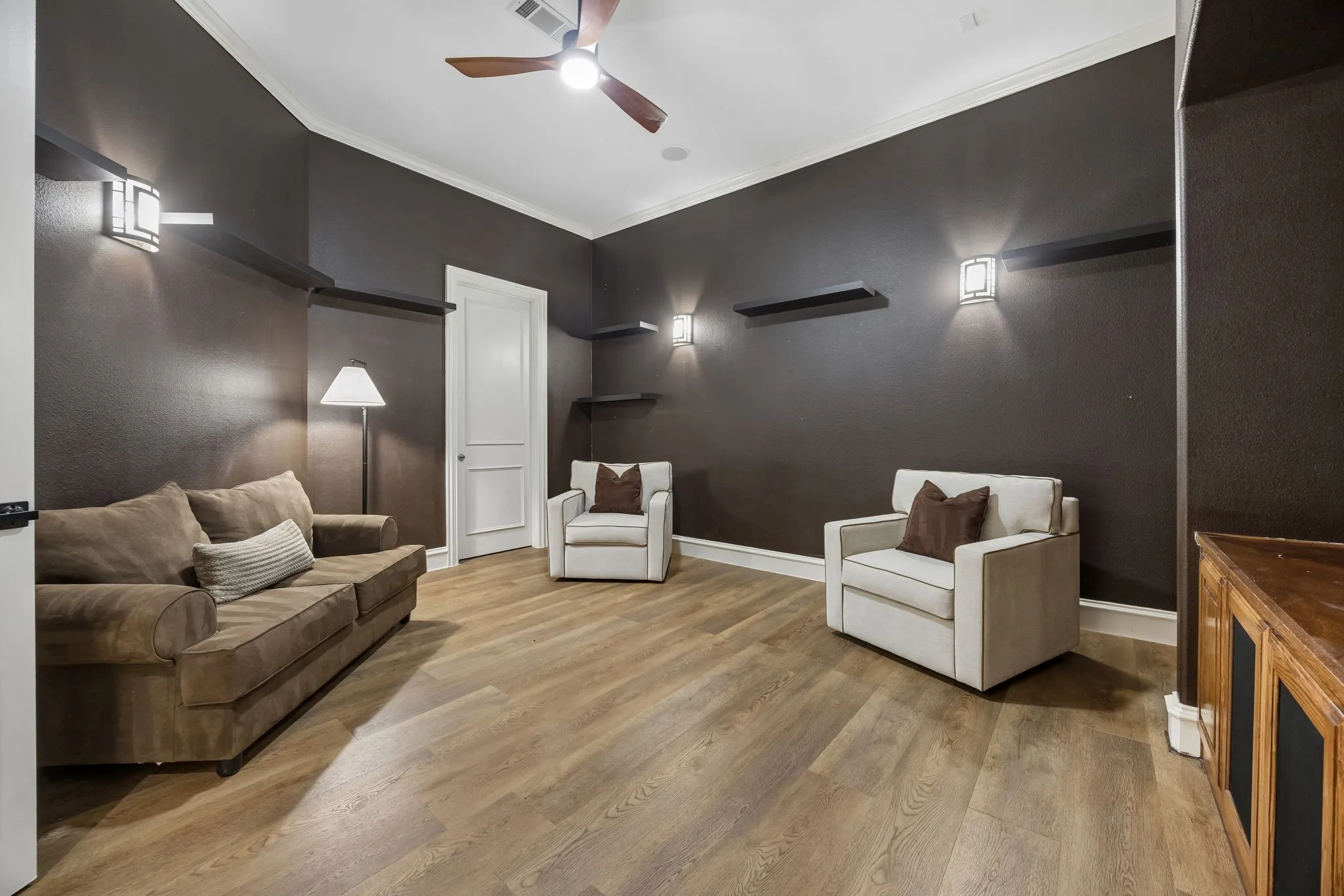 Single Family Residence For Sale in Dallas County , 1032 Bentwater Parkway, Grand Prairie, Texas 75104, 7 Bedrooms, 10 Bathrooms, 7 Garage spaces, 10,104 Sqft, built in 2005, Price $1,895,000, mls#21347576, Real Estate Agent in Grand Prairie, Homes For Sale in Dallas county, Homes For Sale in Grand Prairie, Realtor in Grand Prairie Texas, Real Estate Brokerage Independent Realty Texas, Luminita Cordes Realtor