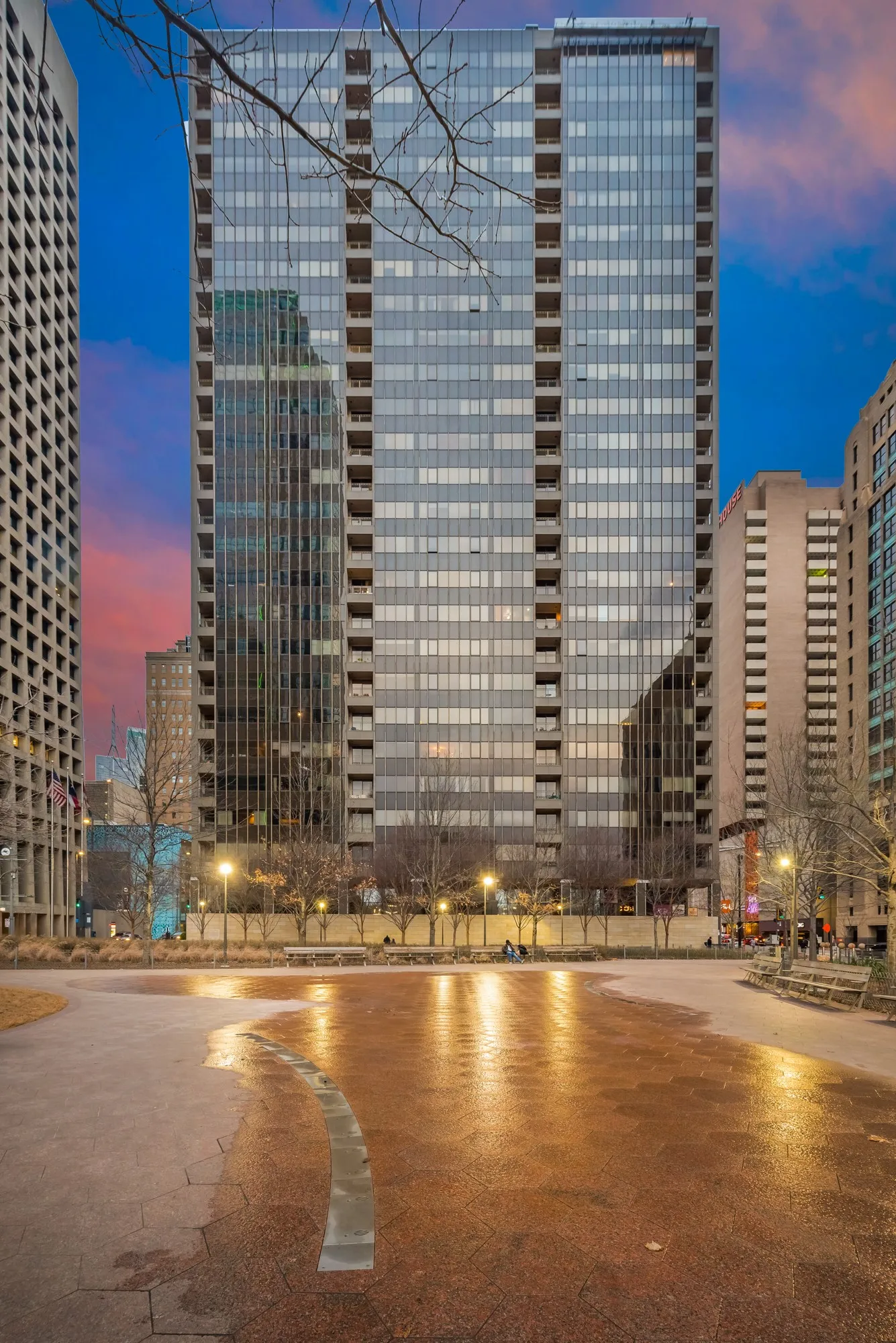 Condominium For Rent in Dallas County , 1200 Main Street 1007, Dallas, Texas 75202, 1 Bedroom, 1 Bathroom, 1 Garage spaces, 880 Sqft, built in 1974, mls#21339123, Real Estate Agent in Dallas, Homes For Rent in Dallas county, Homes For Rent in Dallas, Realtor in Dallas Texas, Real Estate Brokerage Independent Realty Texas, Luminita Cordes Realtor