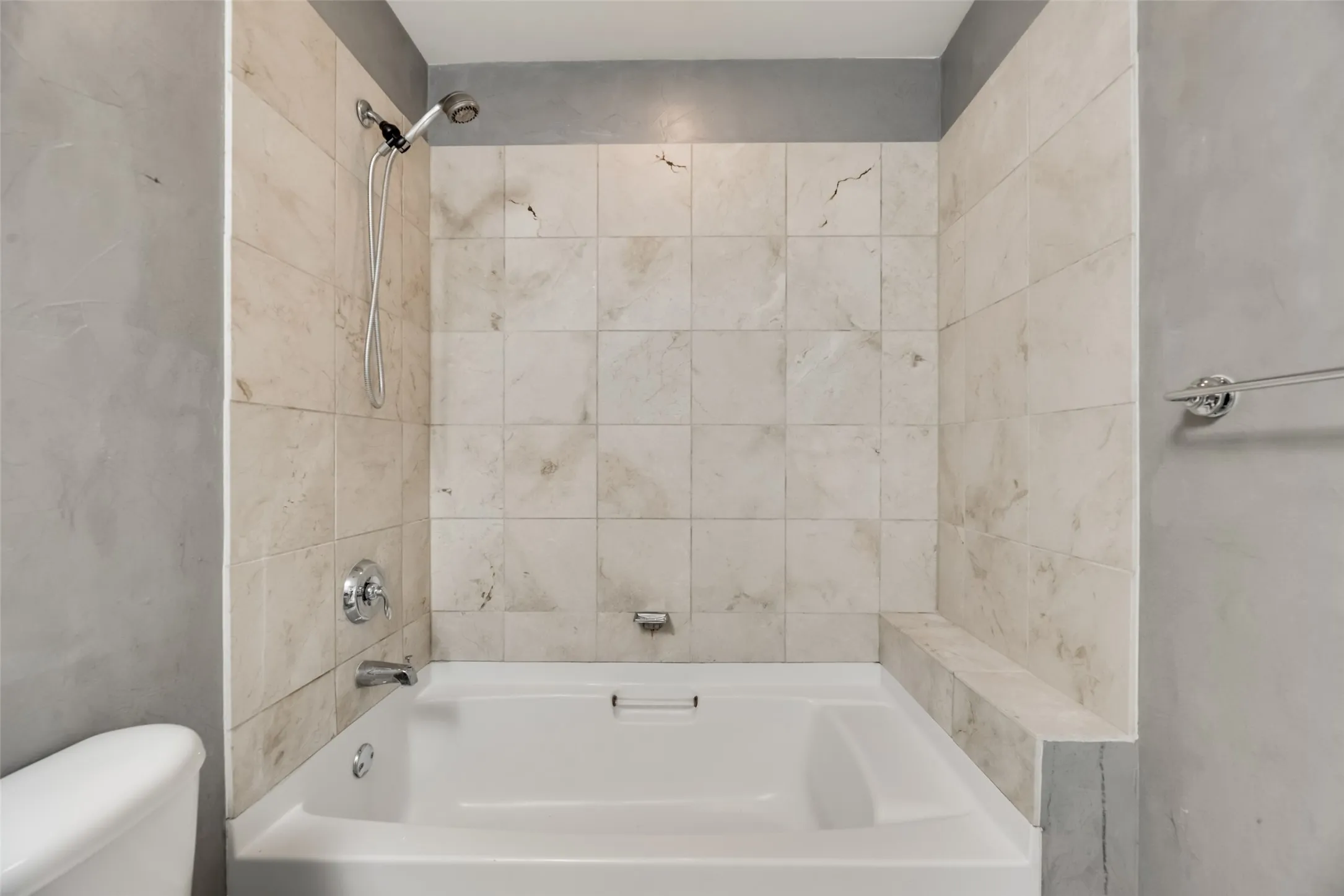 Condominium For Rent in Dallas County , 1200 Main Street 1007, Dallas, Texas 75202, 1 Bedroom, 1 Bathroom, 1 Garage spaces, 880 Sqft, built in 1974, mls#21339123, Real Estate Agent in Dallas, Homes For Rent in Dallas county, Homes For Rent in Dallas, Realtor in Dallas Texas, Real Estate Brokerage Independent Realty Texas, Luminita Cordes Realtor