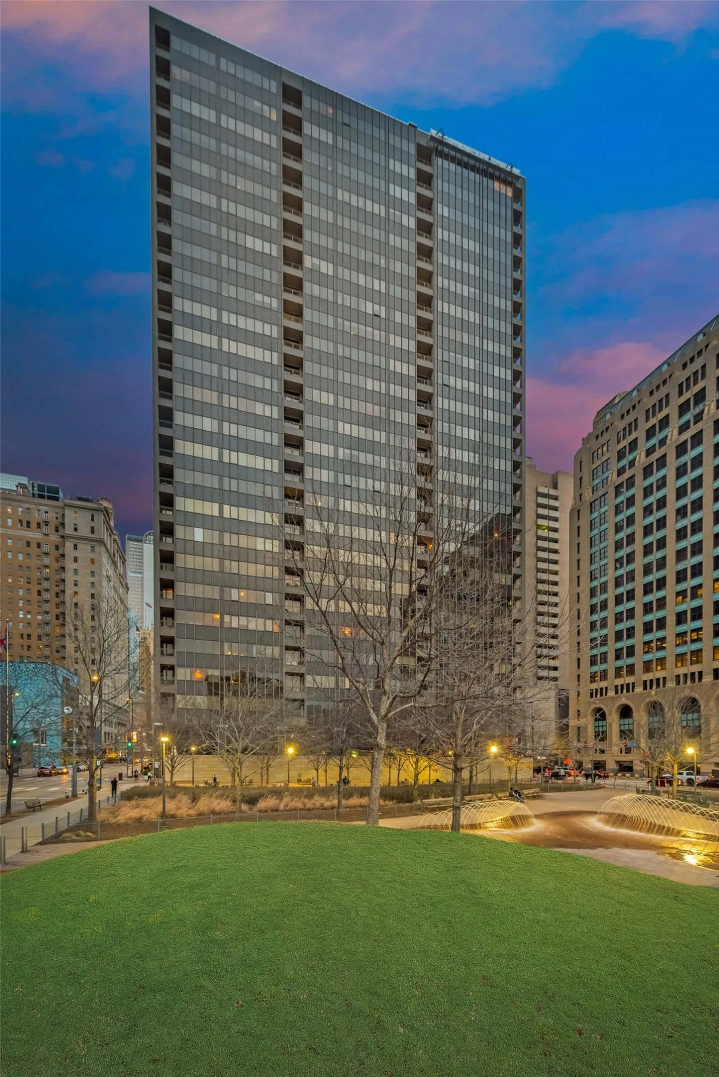 Condominium For Rent in Dallas County , 1200 Main Street 1007, Dallas, Texas 75202, 1 Bedroom, 1 Bathroom, 1 Garage spaces, 880 Sqft, built in 1974, mls#21339123, Real Estate Agent in Dallas, Homes For Rent in Dallas county, Homes For Rent in Dallas, Realtor in Dallas Texas, Real Estate Brokerage Independent Realty Texas, Luminita Cordes Realtor
