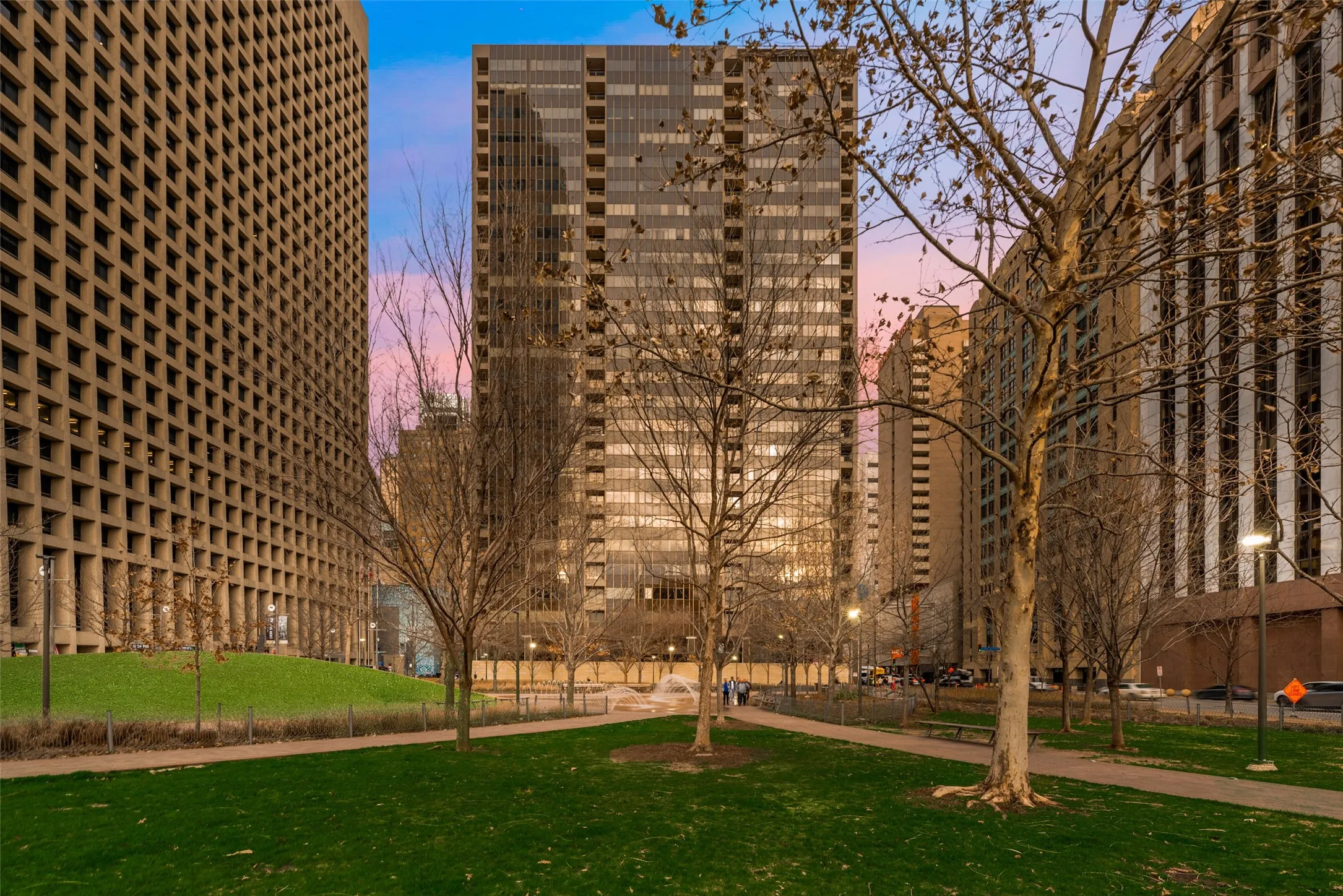 Condominium For Rent in Dallas County , 1200 Main Street 1007, Dallas, Texas 75202, 1 Bedroom, 1 Bathroom, 1 Garage spaces, 880 Sqft, built in 1974, mls#21339123, Real Estate Agent in Dallas, Homes For Rent in Dallas county, Homes For Rent in Dallas, Realtor in Dallas Texas, Real Estate Brokerage Independent Realty Texas, Luminita Cordes Realtor