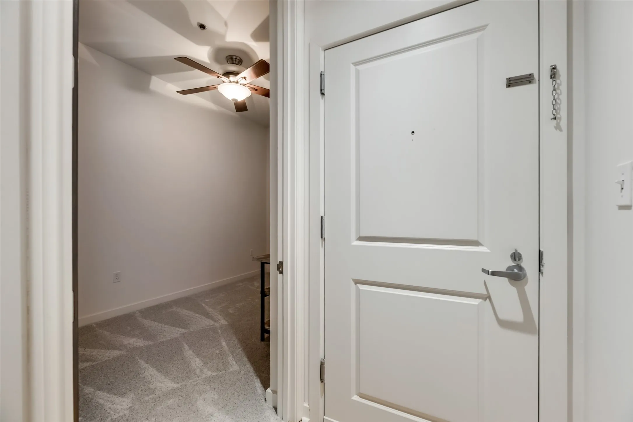 Condominium For Rent in Dallas County , 1200 Main Street 1007, Dallas, Texas 75202, 1 Bedroom, 1 Bathroom, 1 Garage spaces, 880 Sqft, built in 1974, mls#21339123, Real Estate Agent in Dallas, Homes For Rent in Dallas county, Homes For Rent in Dallas, Realtor in Dallas Texas, Real Estate Brokerage Independent Realty Texas, Luminita Cordes Realtor