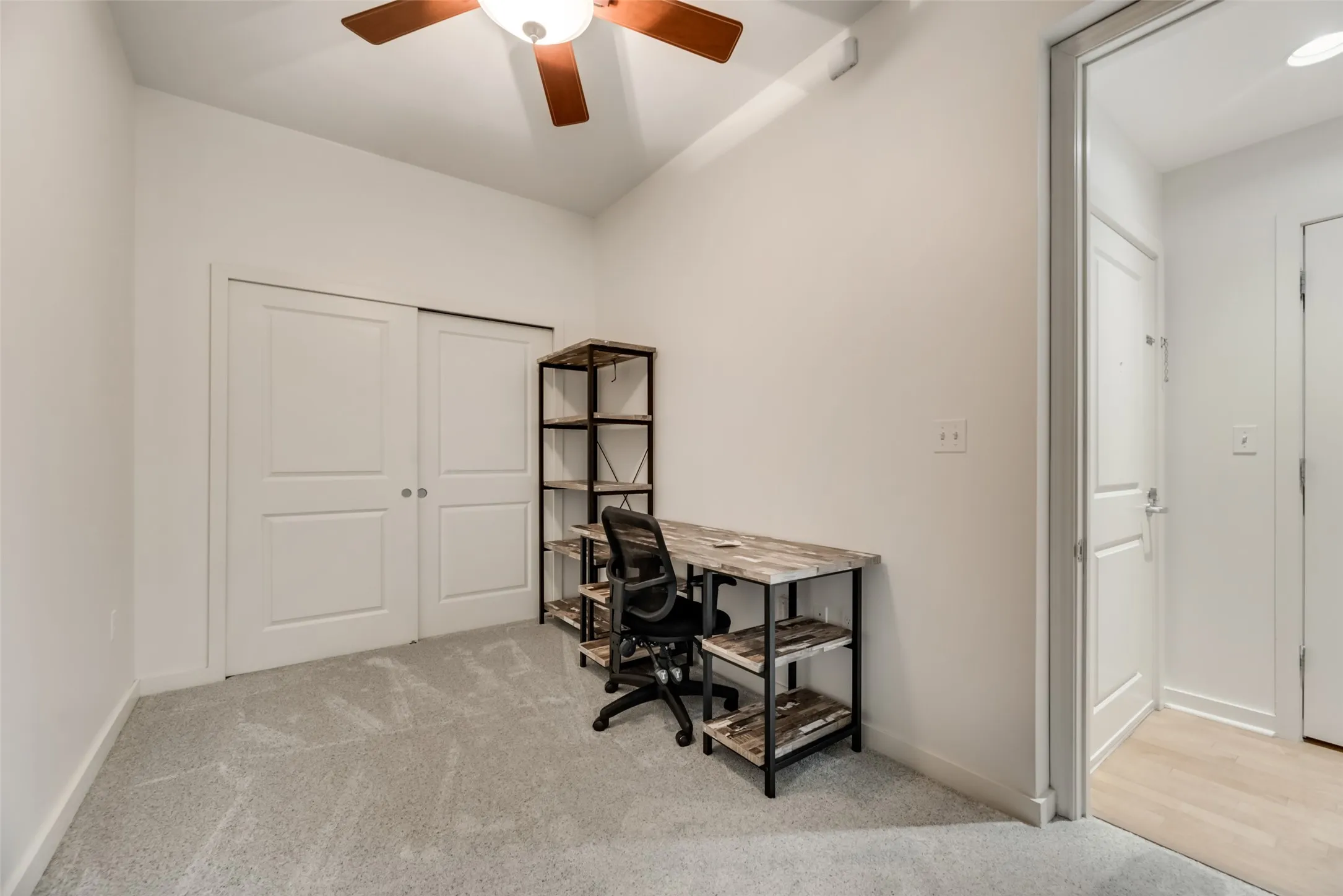 Condominium For Rent in Dallas County , 1200 Main Street 1007, Dallas, Texas 75202, 1 Bedroom, 1 Bathroom, 1 Garage spaces, 880 Sqft, built in 1974, mls#21339123, Real Estate Agent in Dallas, Homes For Rent in Dallas county, Homes For Rent in Dallas, Realtor in Dallas Texas, Real Estate Brokerage Independent Realty Texas, Luminita Cordes Realtor